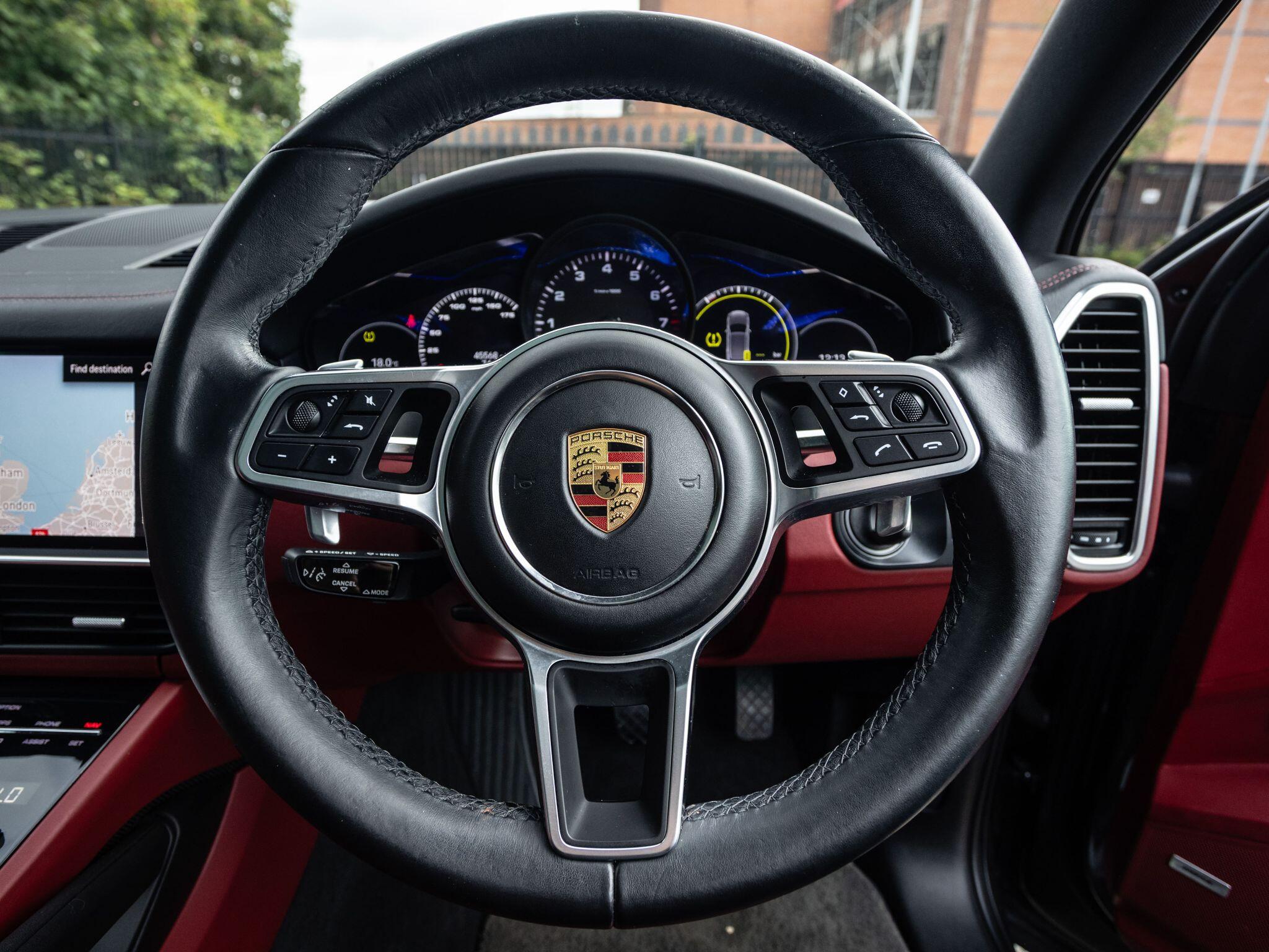 Porsche Cayenne view 27