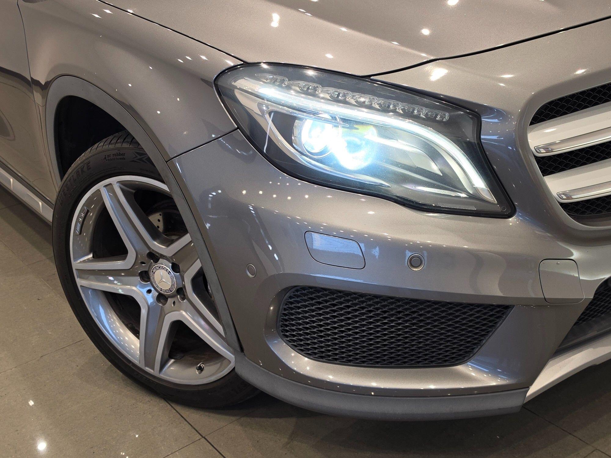 Mercedes-Benz GLA view 57