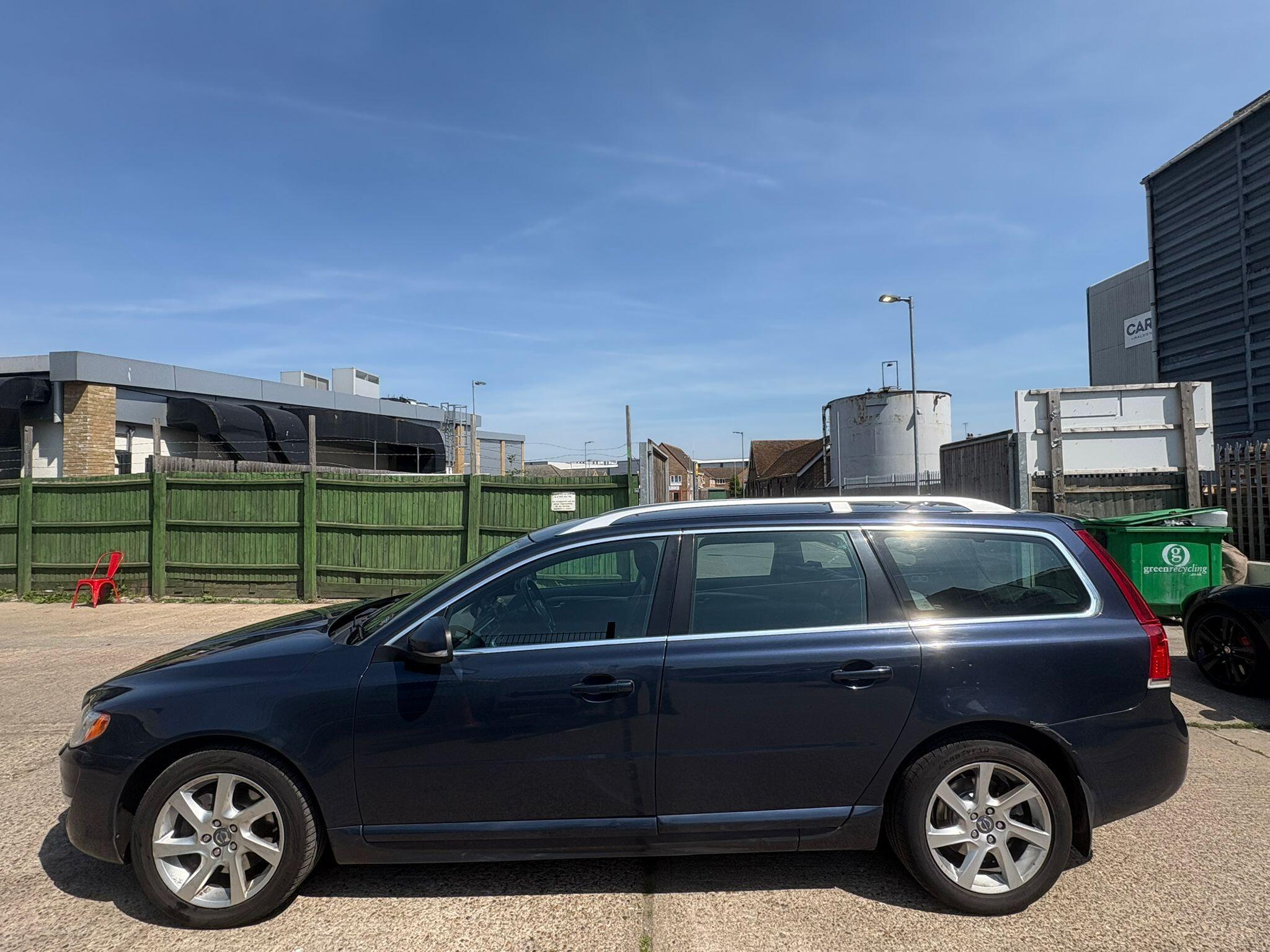Volvo V70 view 6