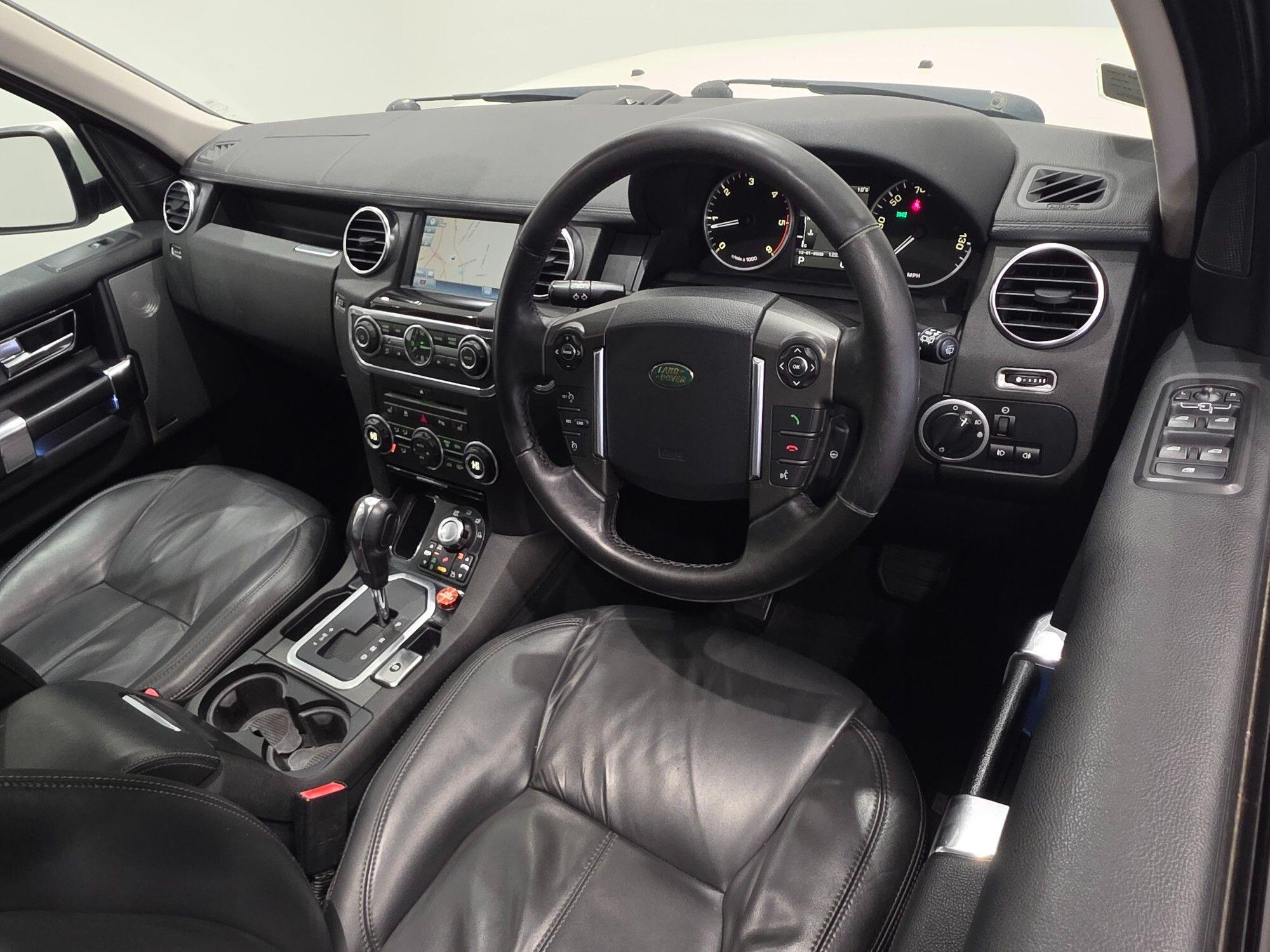 Land Rover Discovery view 30
