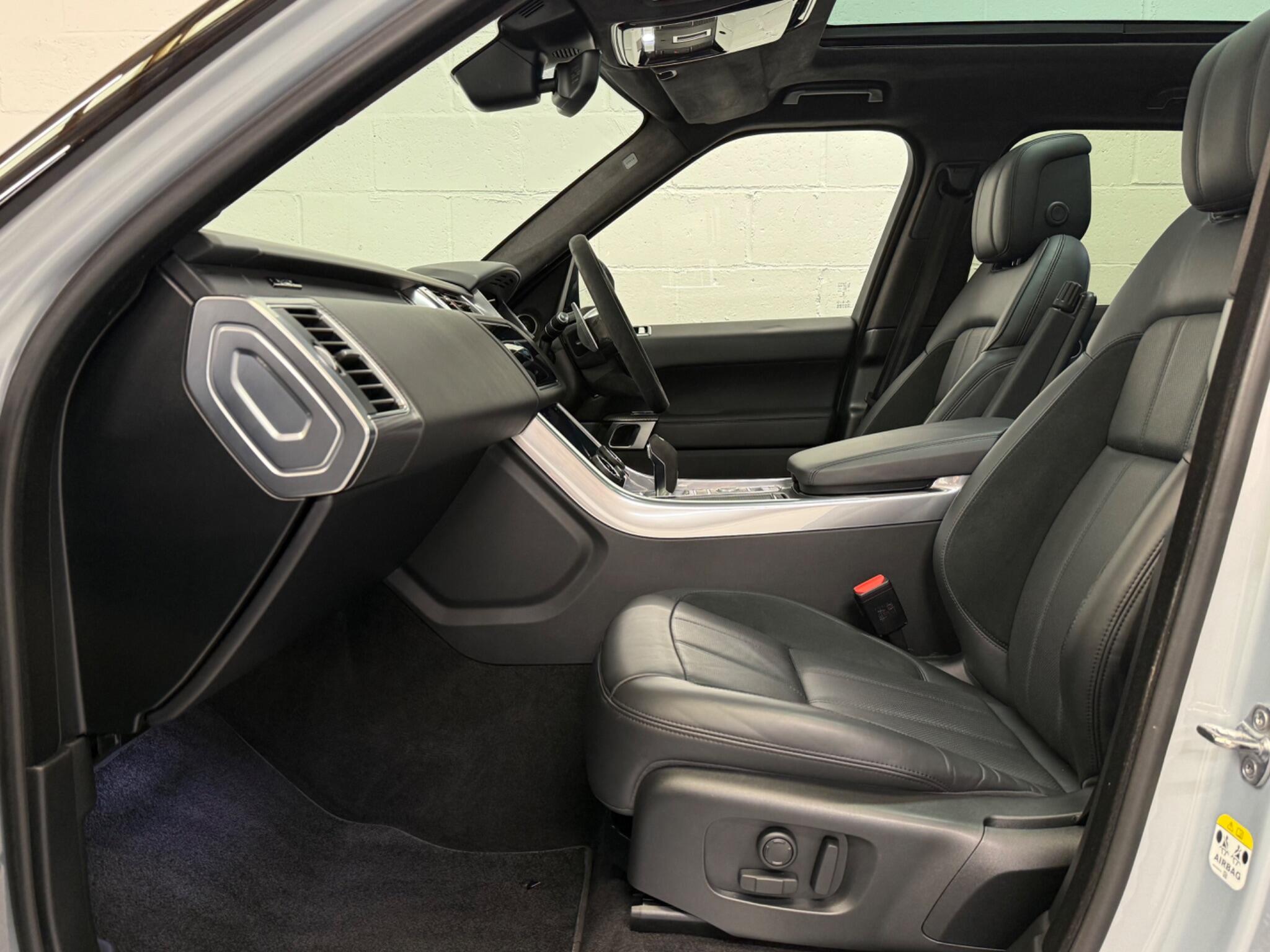 Land Rover Range Rover Sport view 4