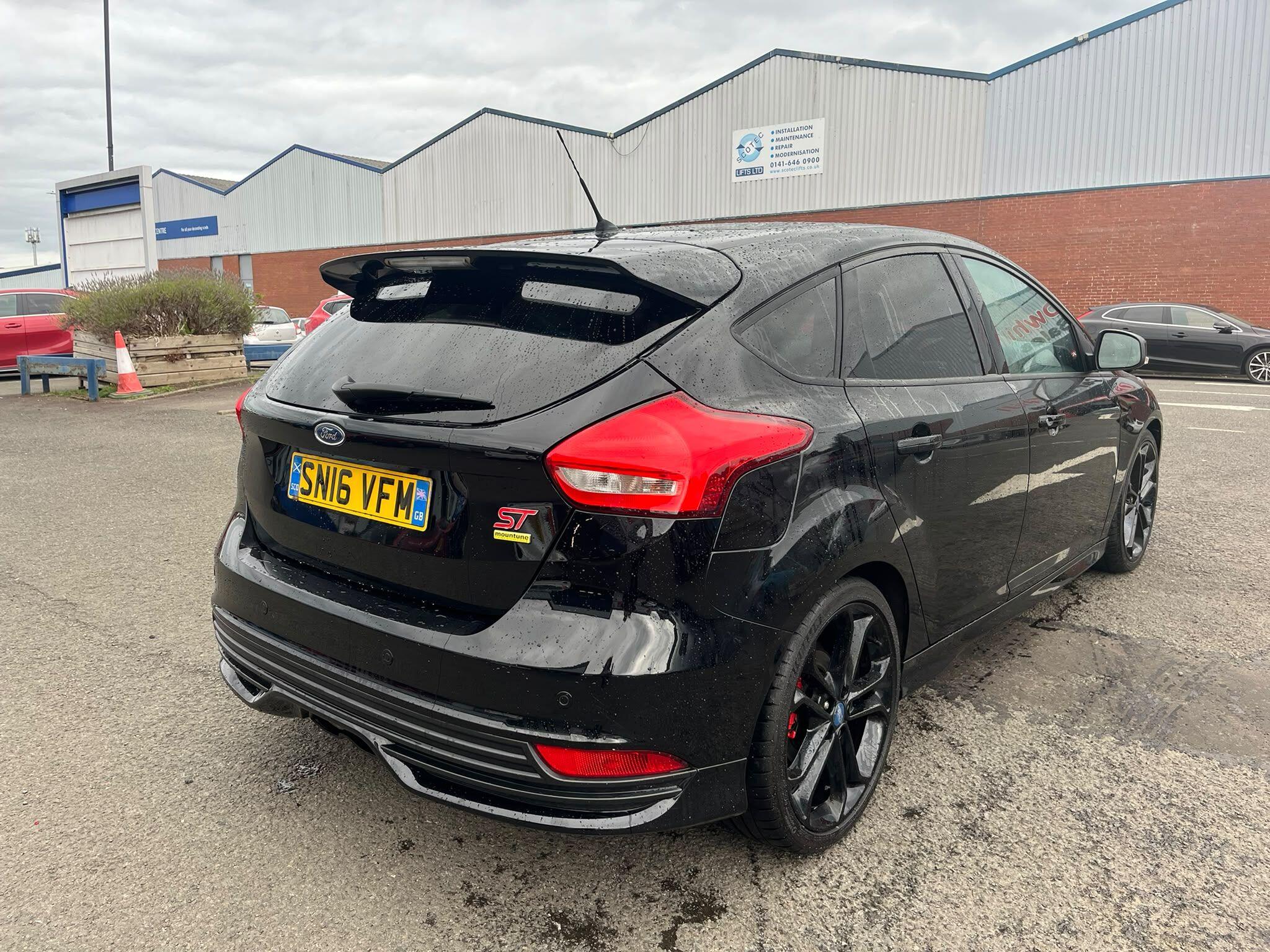 Ford Focus view 5