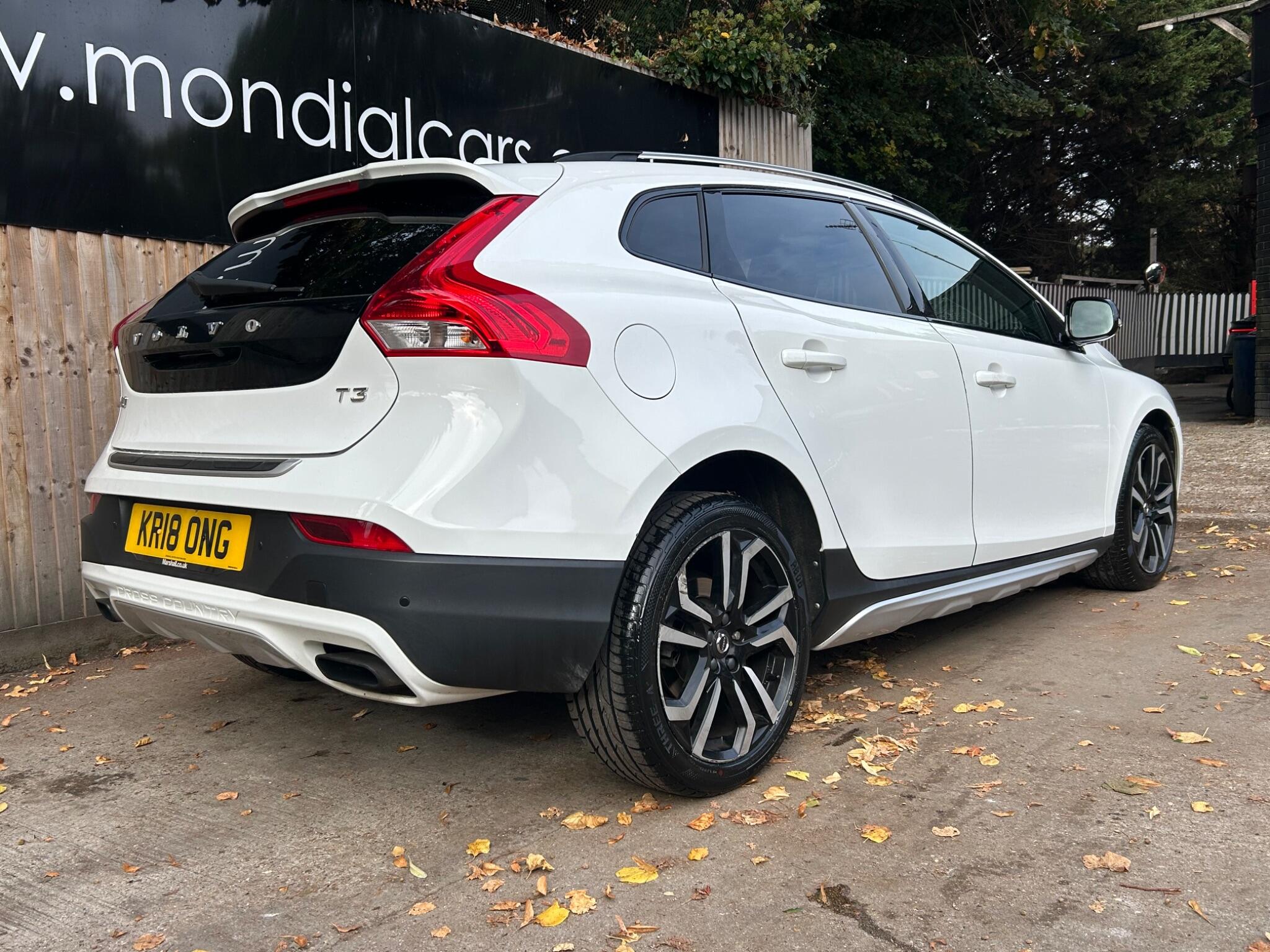 Volvo V40 Cross Country view 19