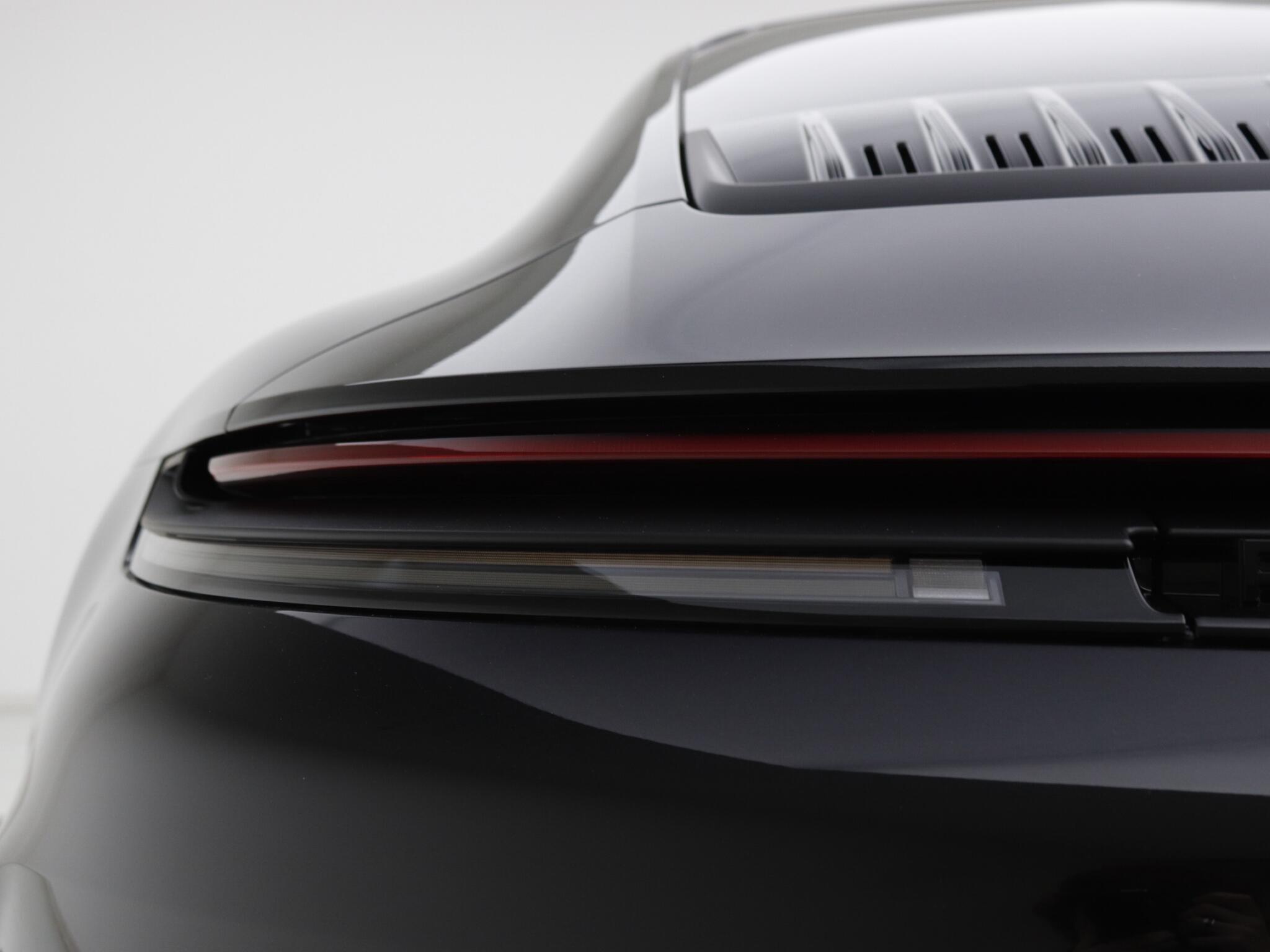 Porsche 911 view 20