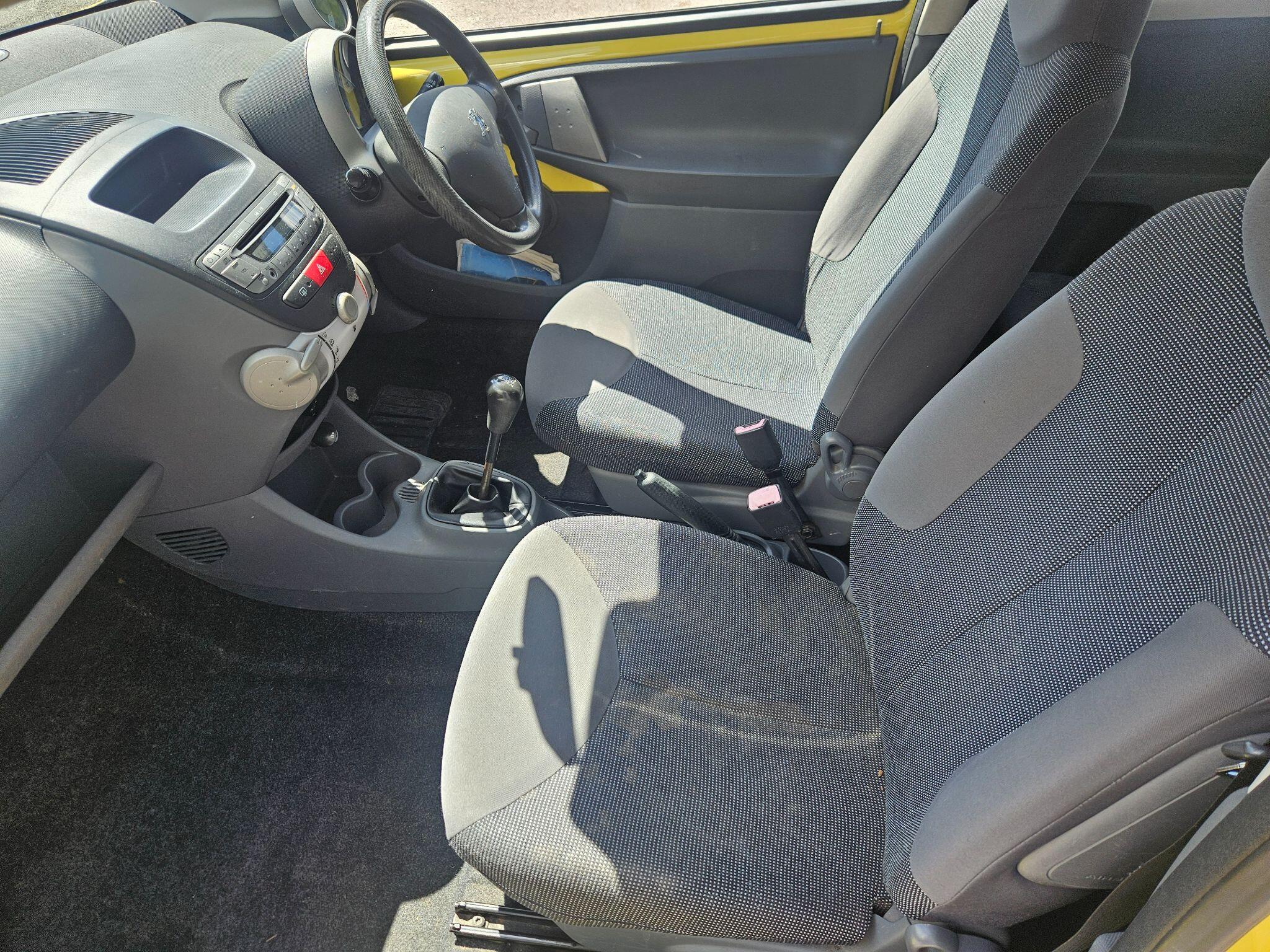 2005 Peugeot 107 image 12