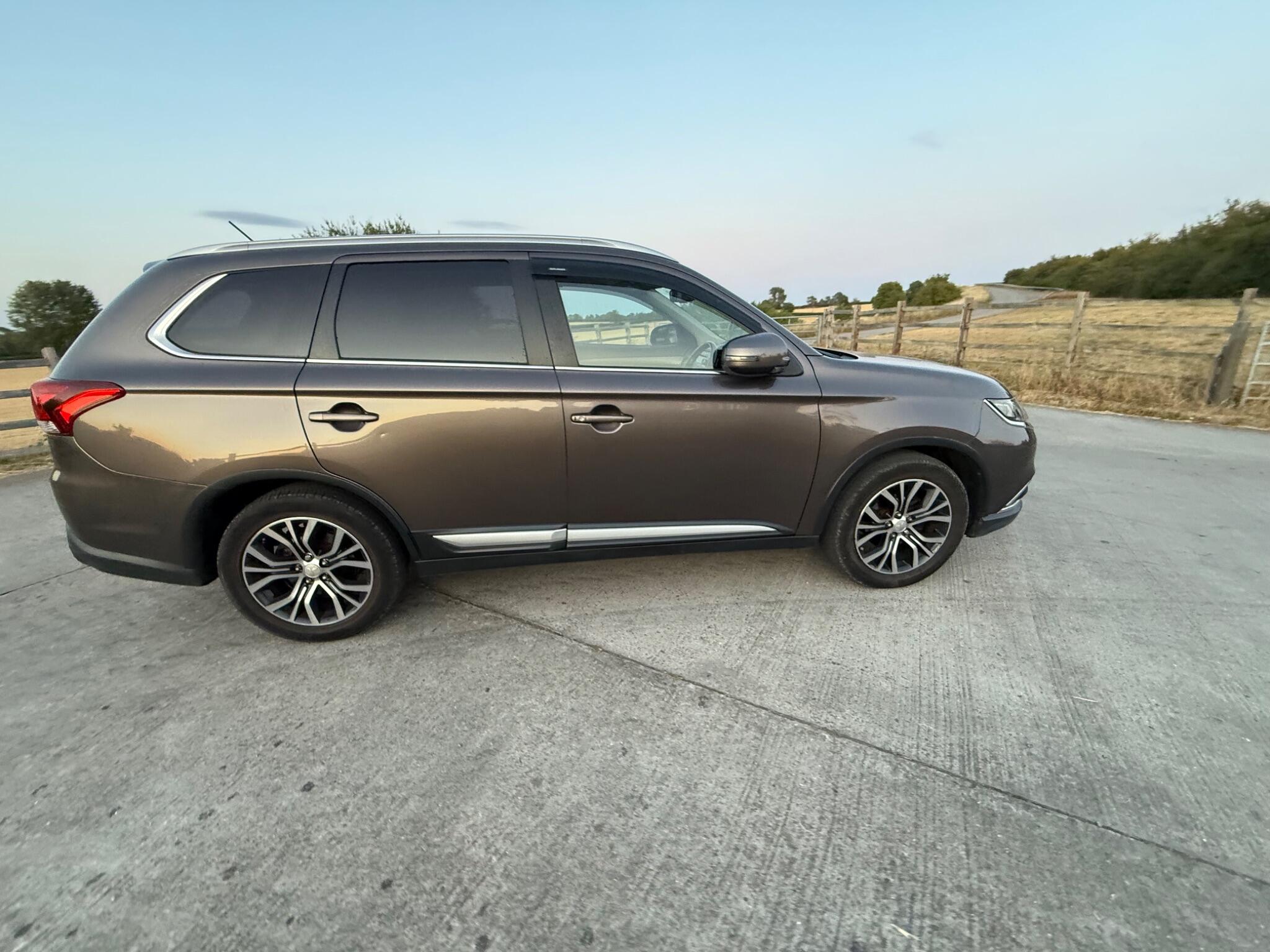 Mitsubishi Outlander 2.2 DI-D GX3 SUV 5dr Diesel Manual 4WD Euro 6 (s/s) (147 ps) — photo 21 of 90
