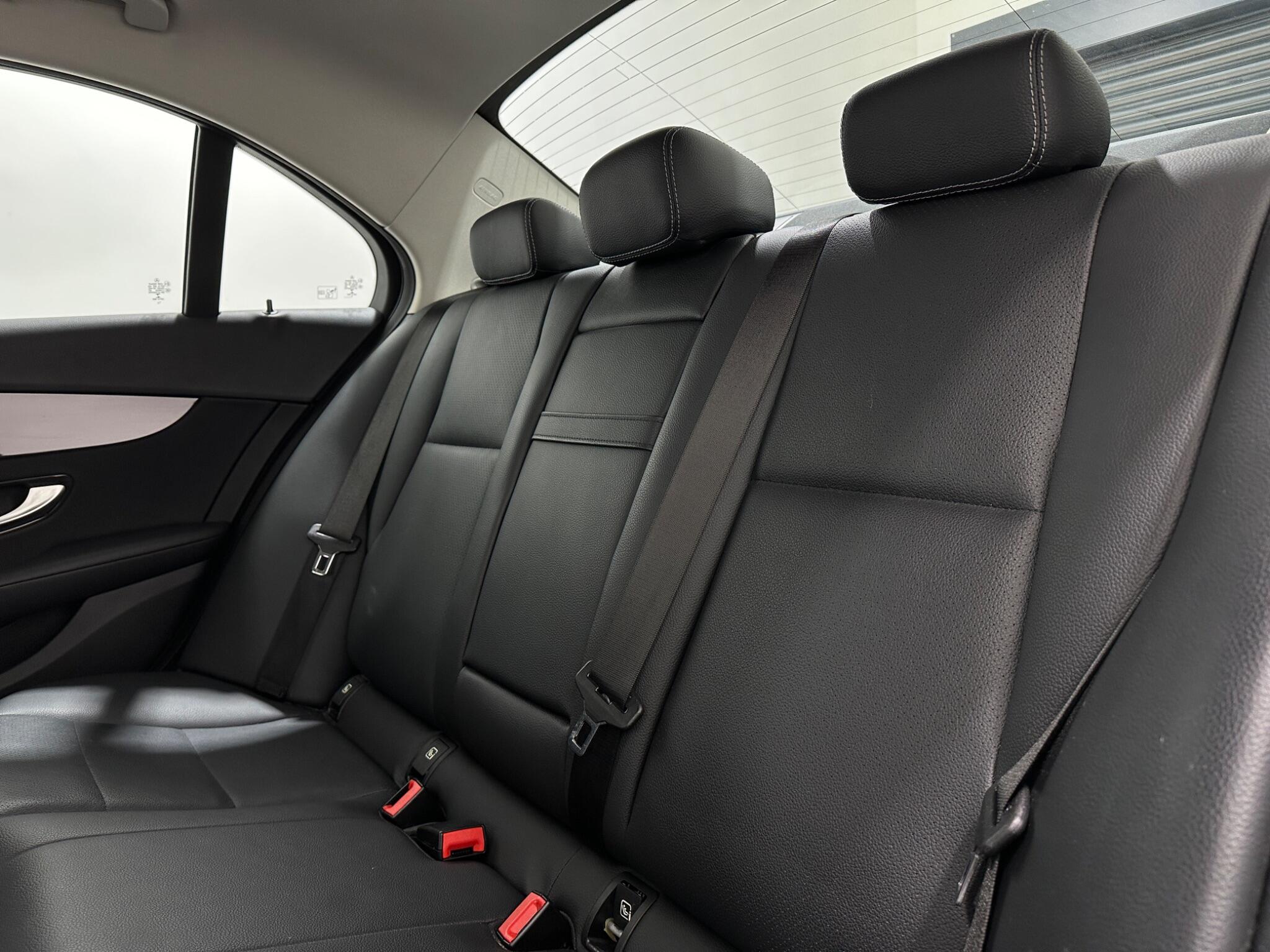Mercedes-Benz C-Class view 40