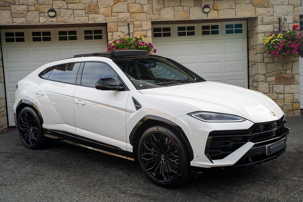 Lamborghini Urus view 2