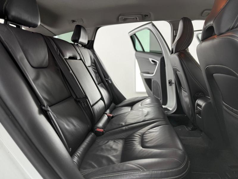 2013 Volvo V60 SOLD 1.6 T4 R-Design Lux Nav Estate 5dr Petrol Powershift Euro 5 (180 ps) • 63,000 miles image 19