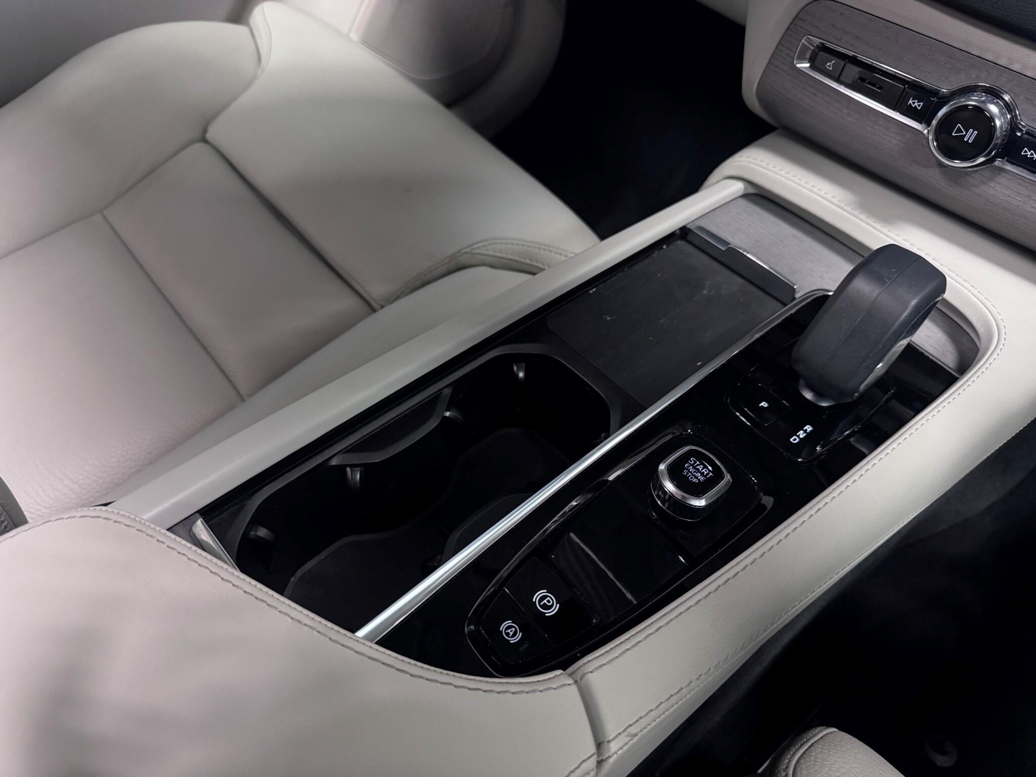 Volvo XC90 view 41
