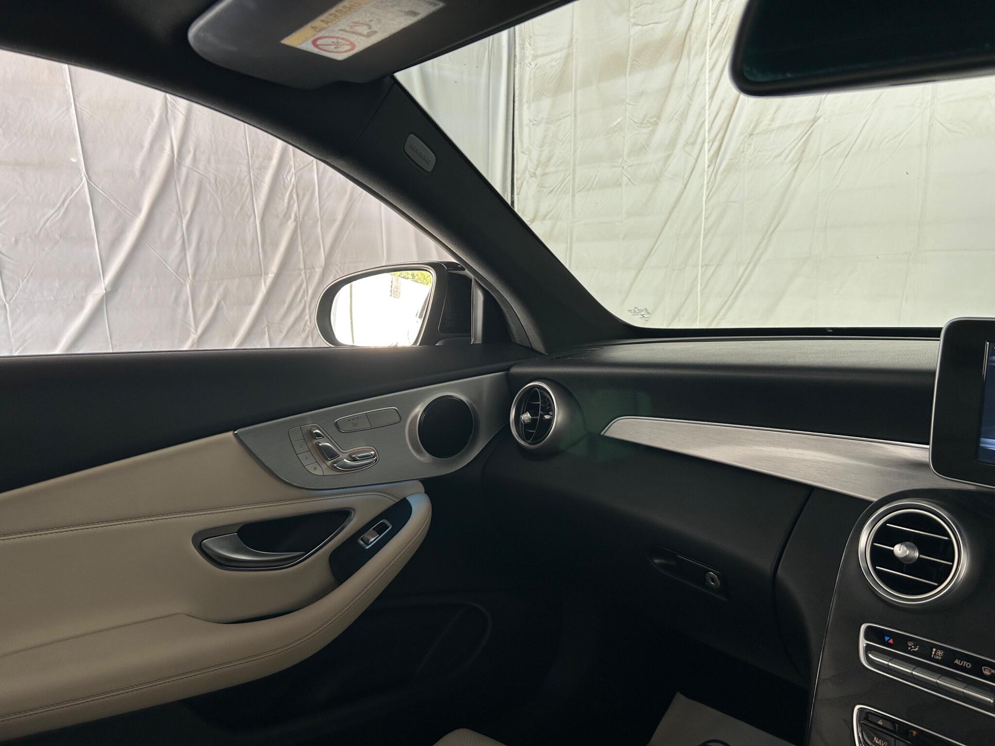Mercedes-Benz C-Class view 21