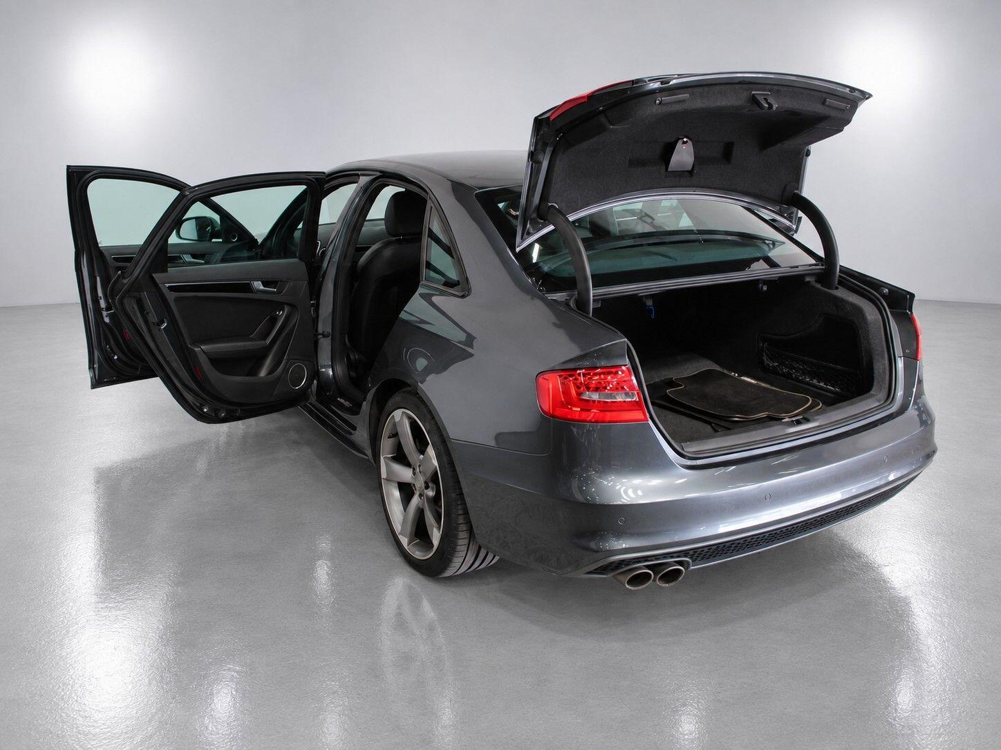 Audi A4 view 22