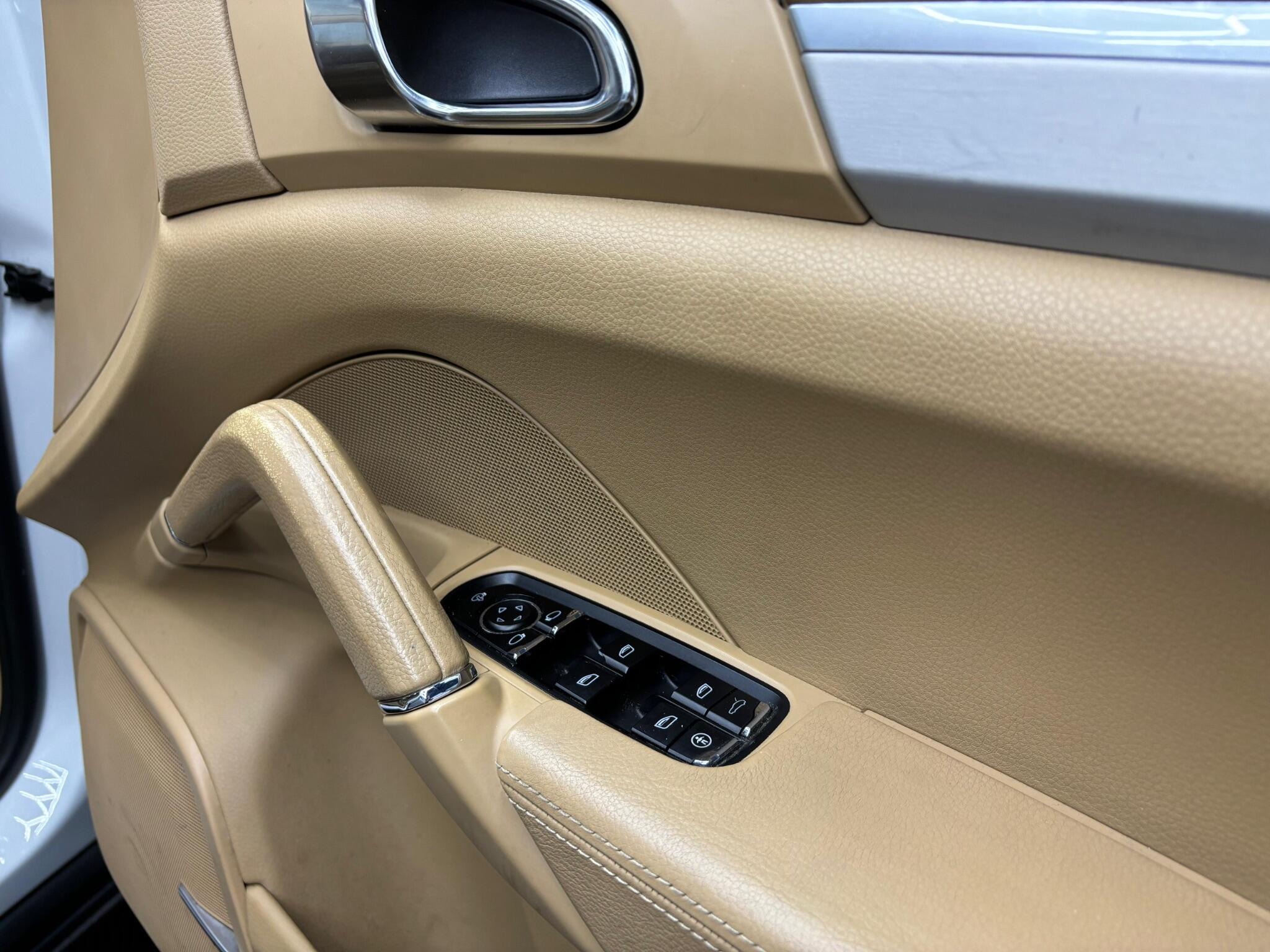 Porsche Cayenne view 21