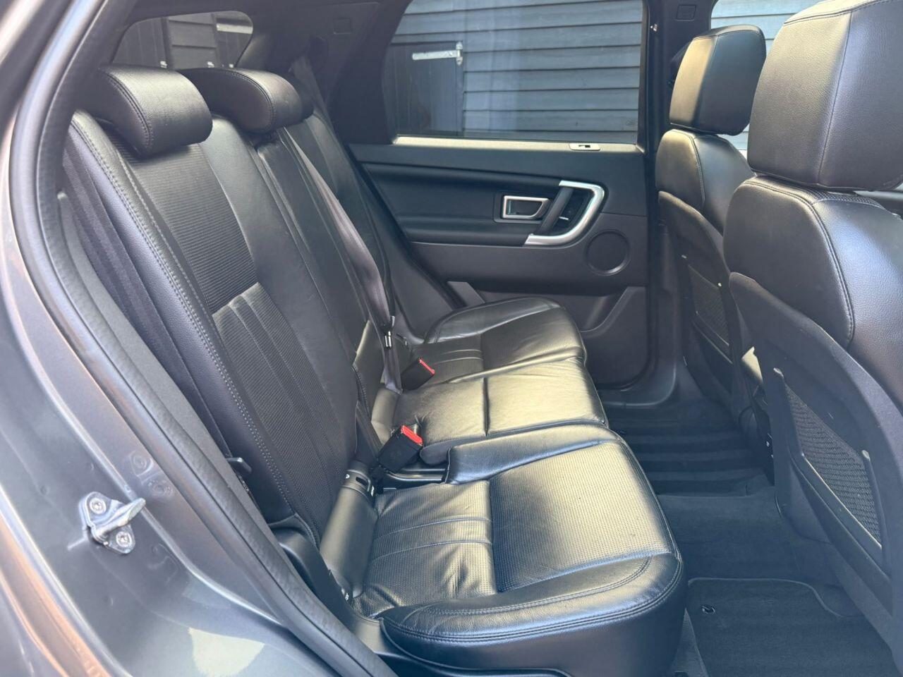 Land Rover Discovery Sport view 14