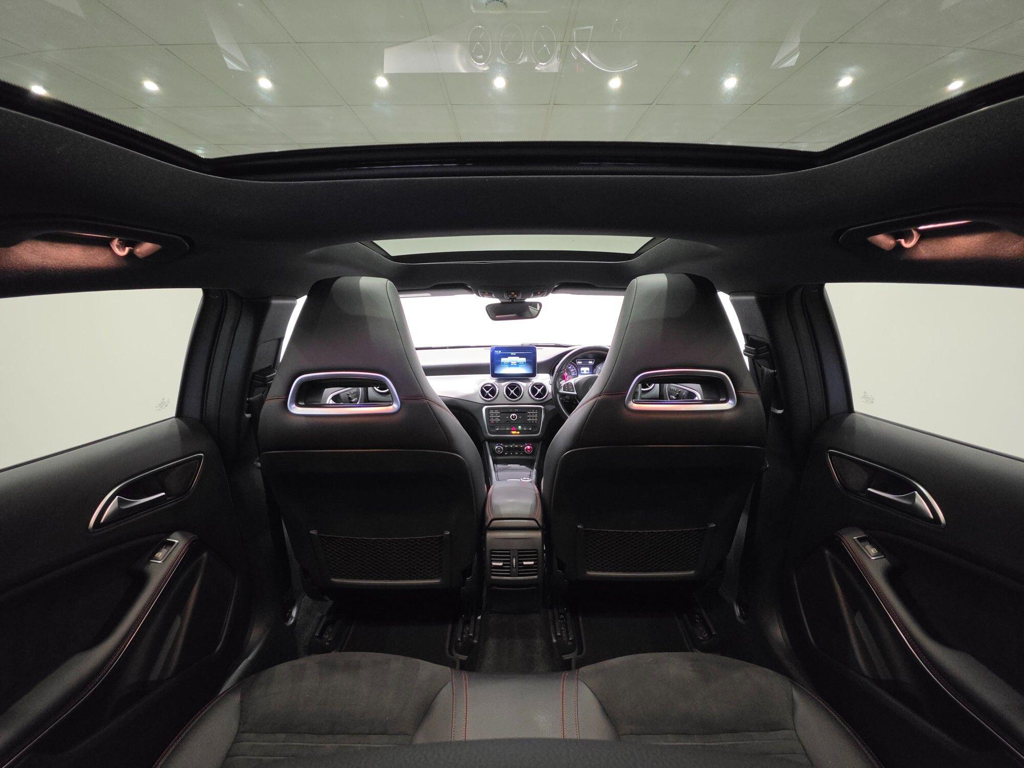 Mercedes-Benz GLA view 22