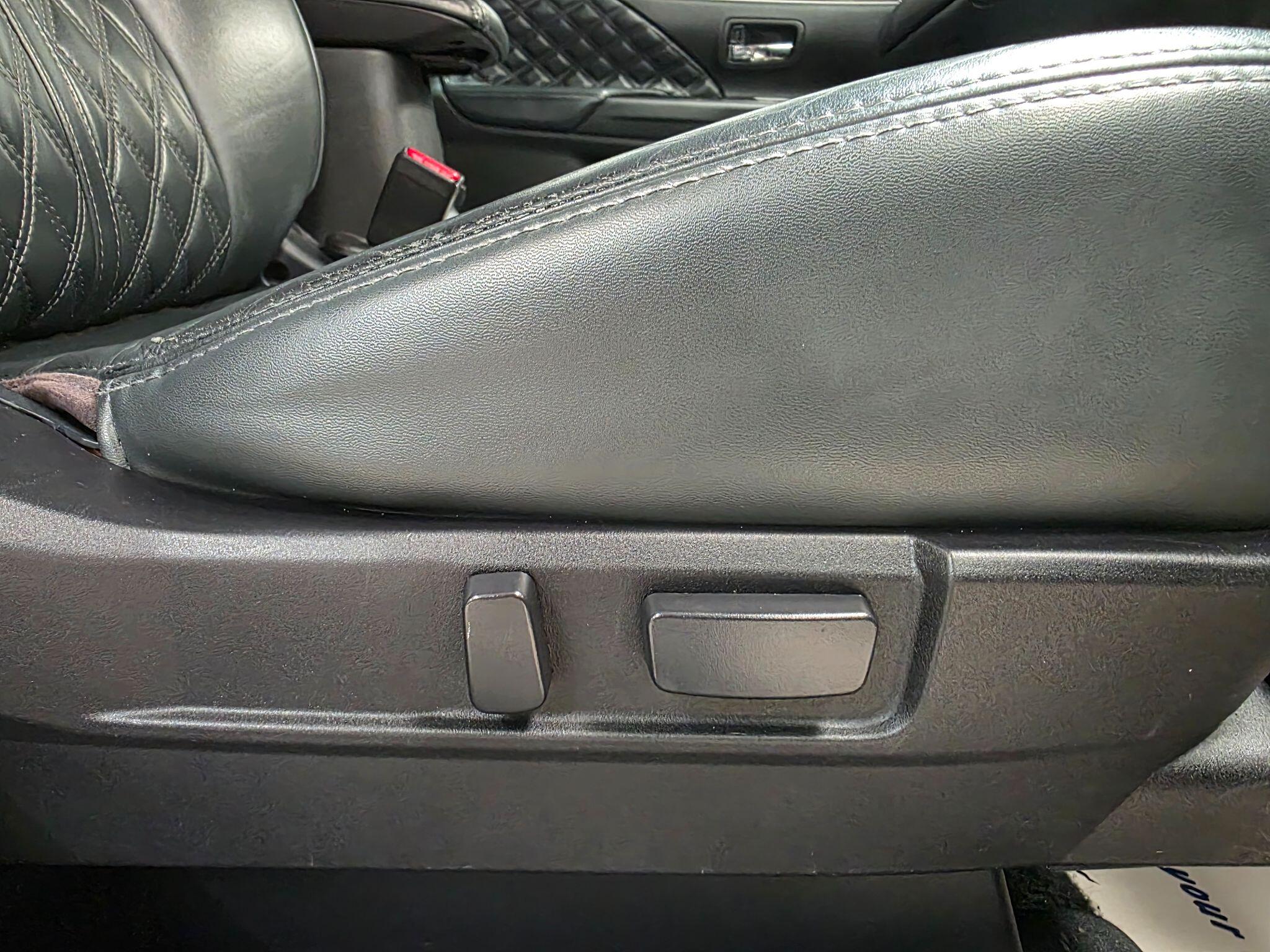 Mitsubishi Outlander view 15