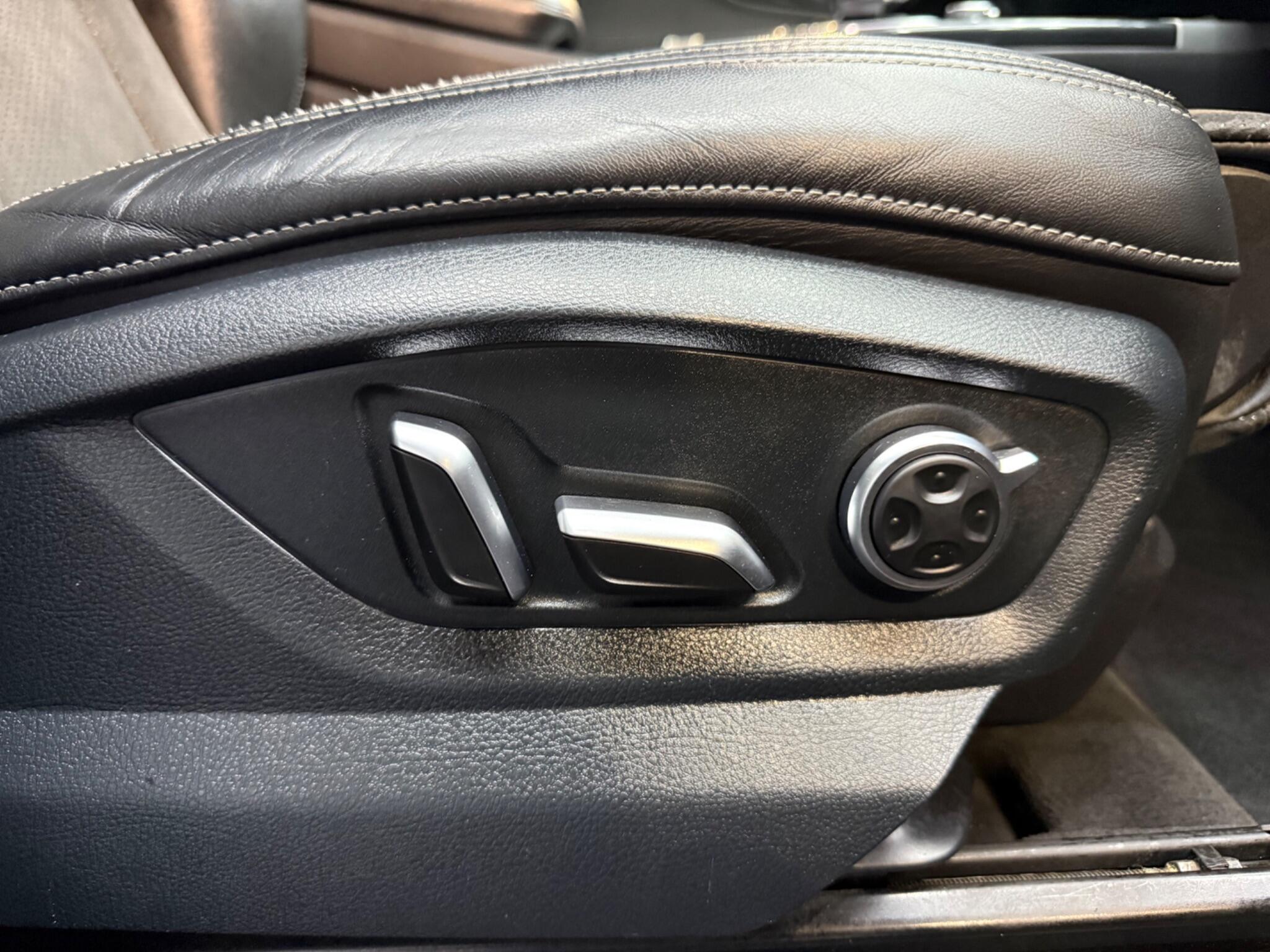 Audi Q7 view 24