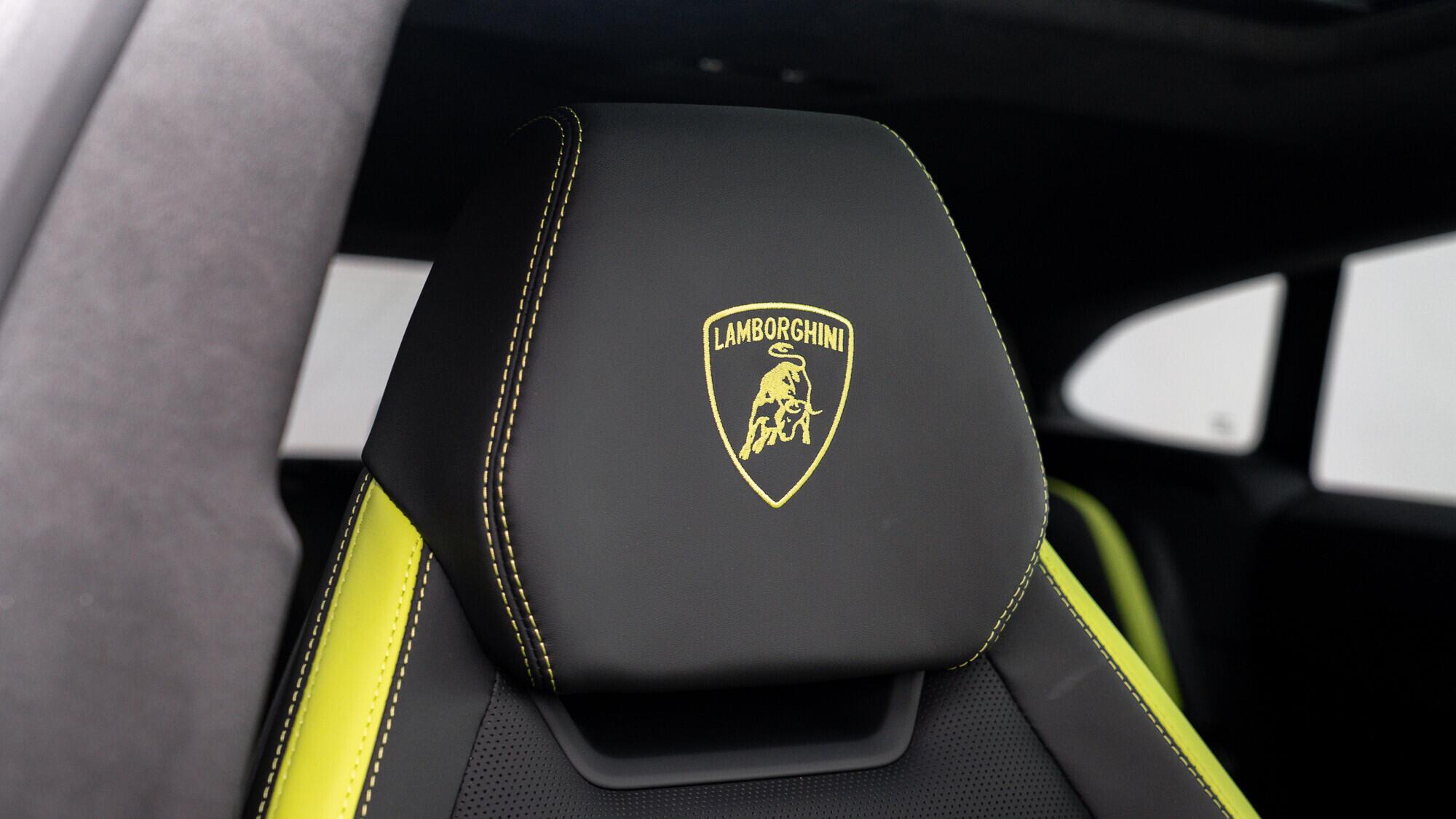 Lamborghini Urus view 38