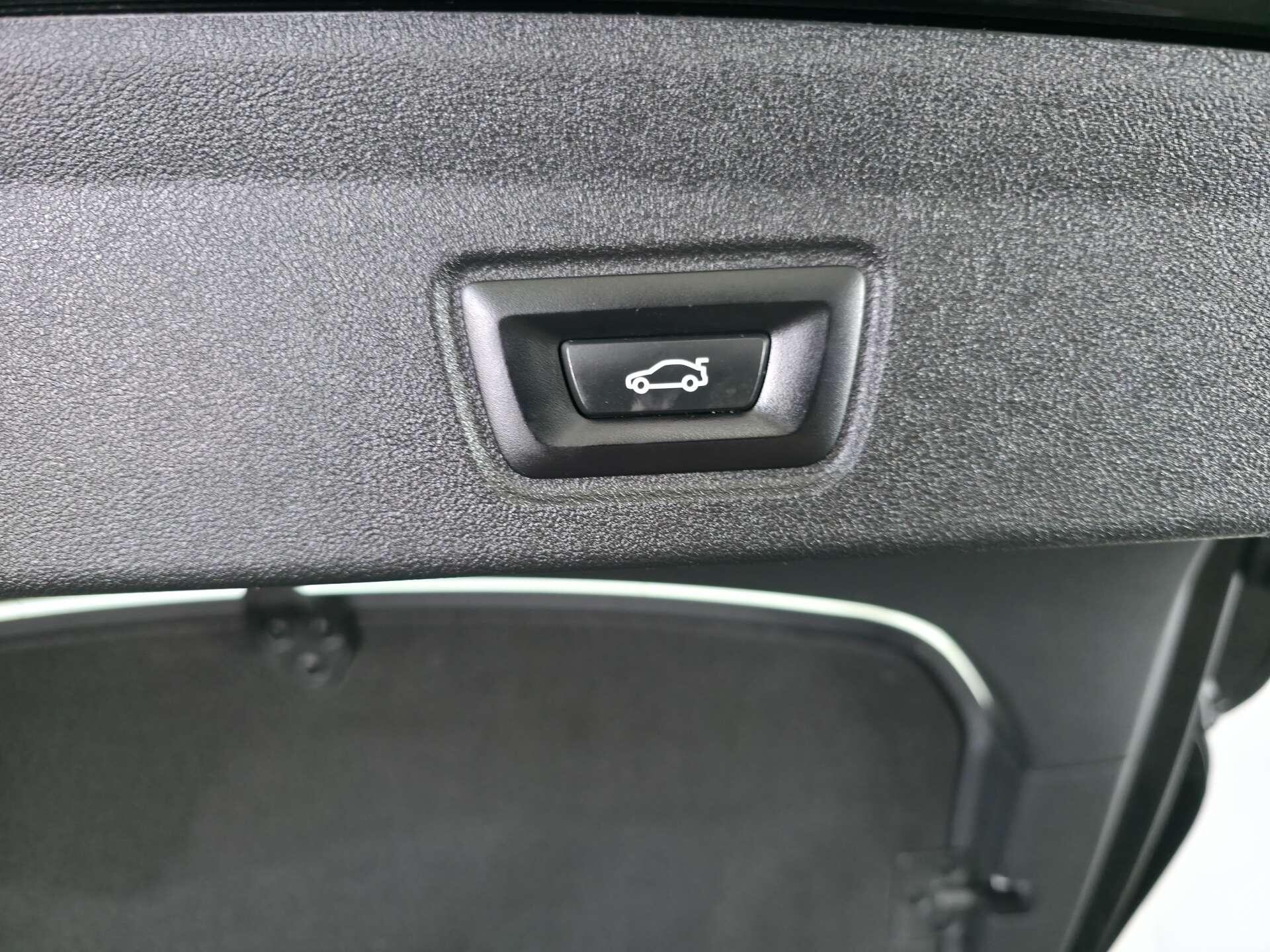 BMW I4 view 21
