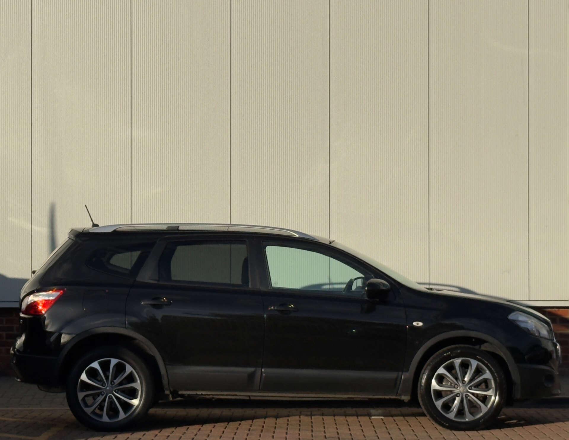Nissan Qashqai+2 view 3