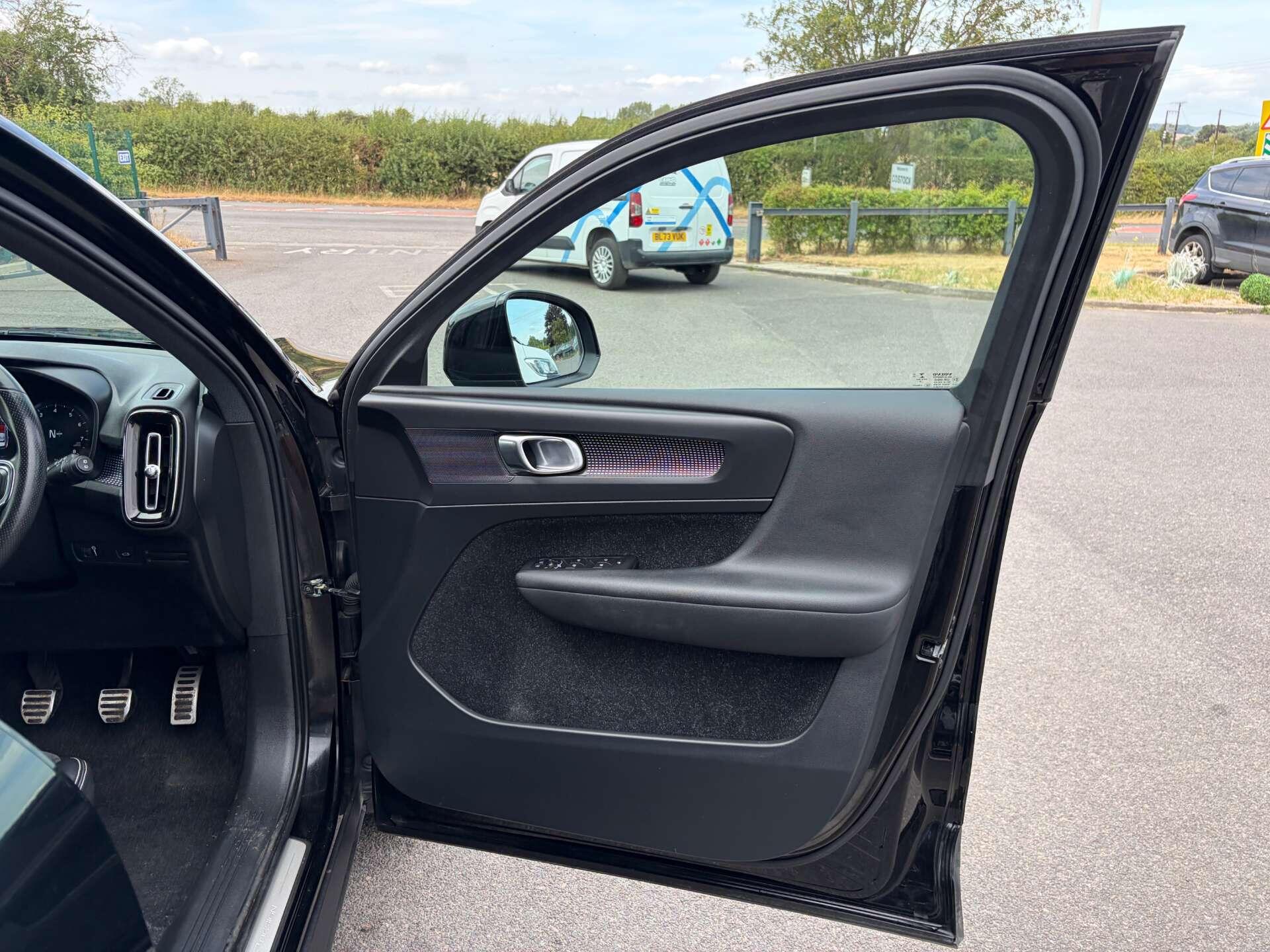 Volvo XC40 view 32