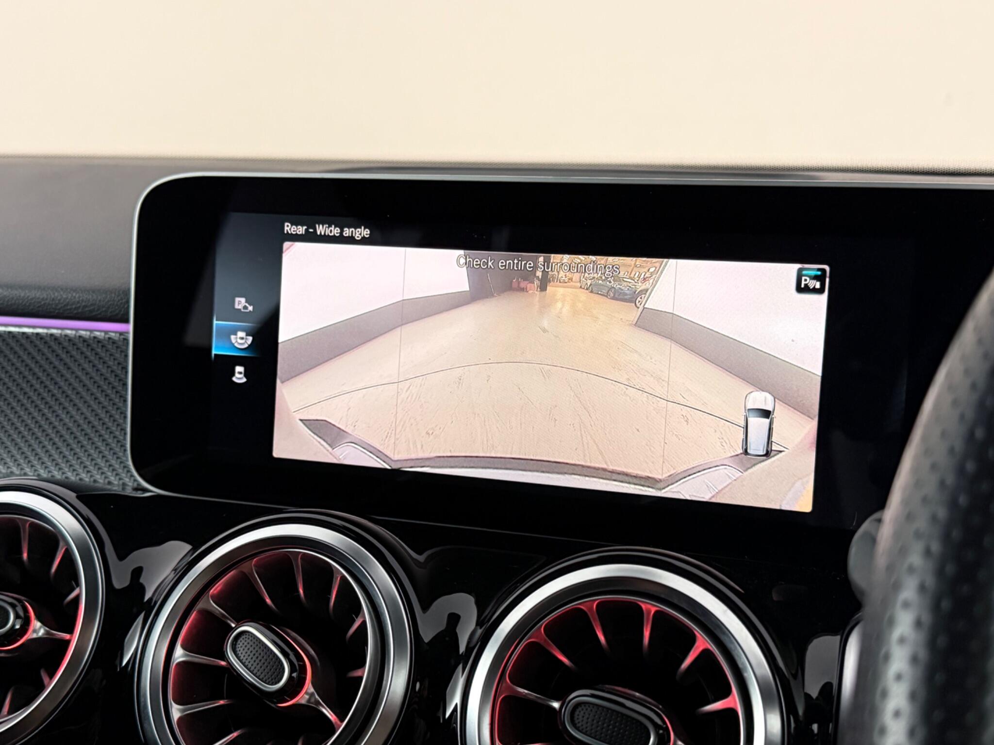 Mercedes-Benz GLB view 36