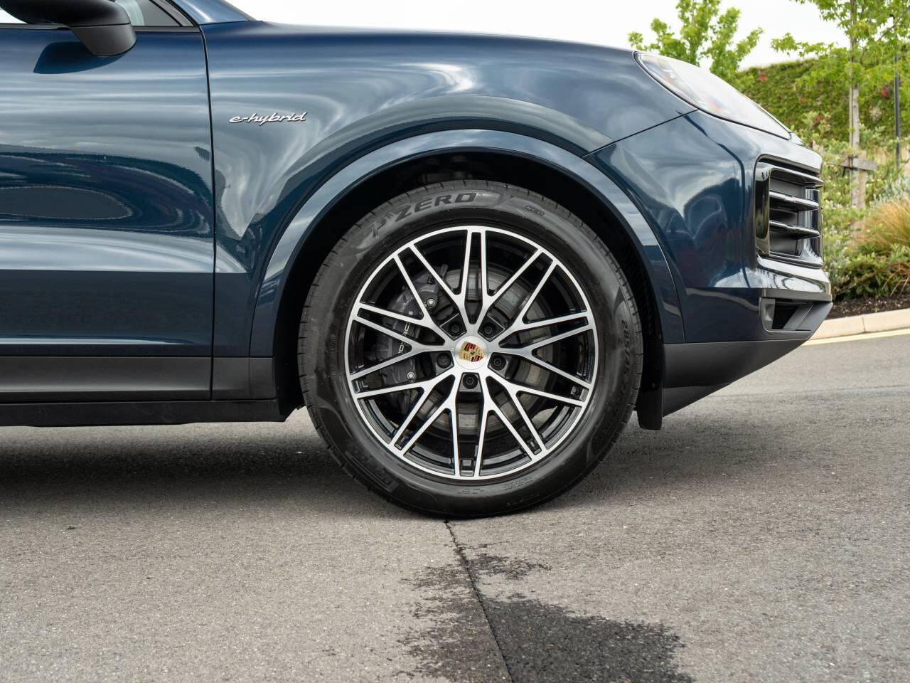 Porsche Cayenne view 13