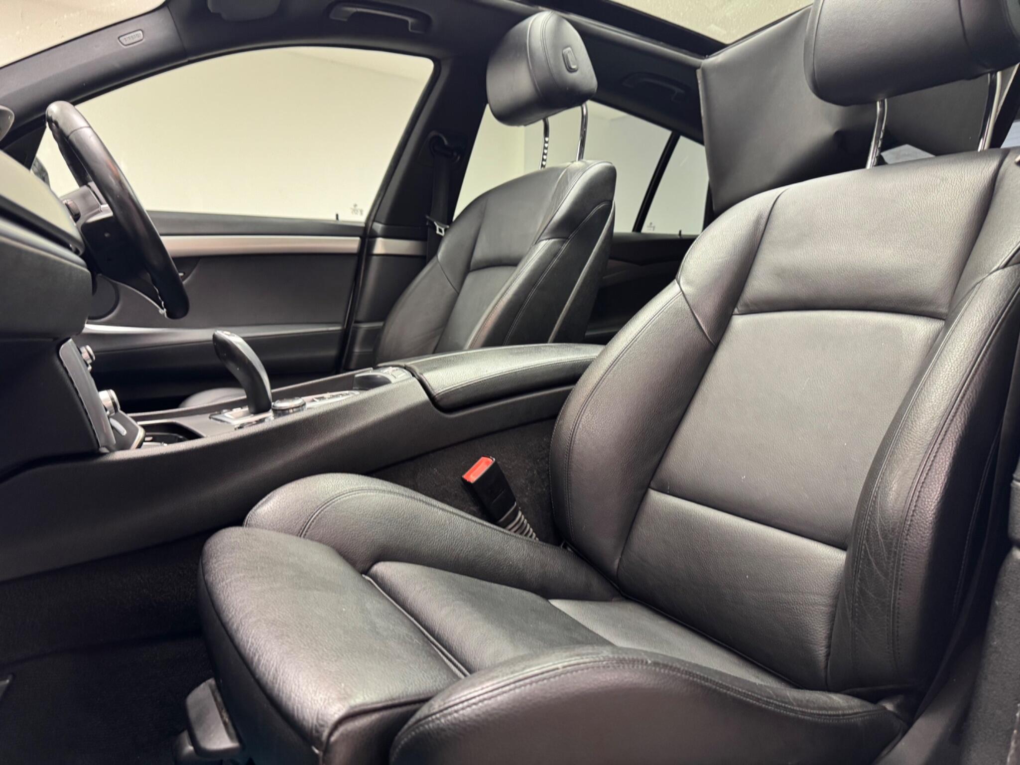 BMW 5 Series view 16