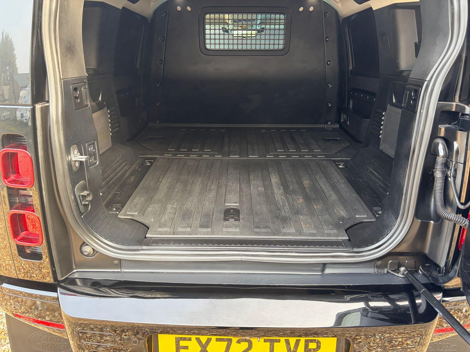 Land Rover Defender view 25