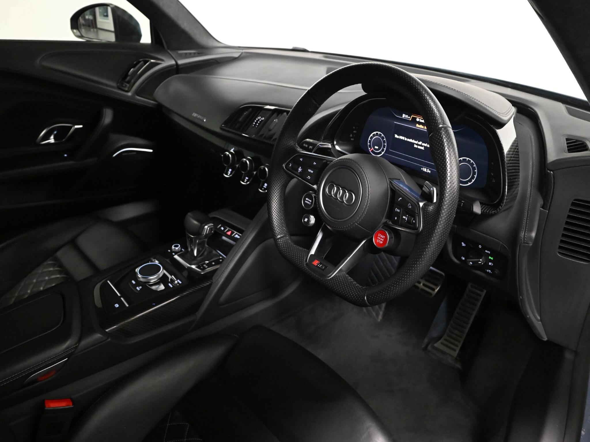 Audi R8 view 32