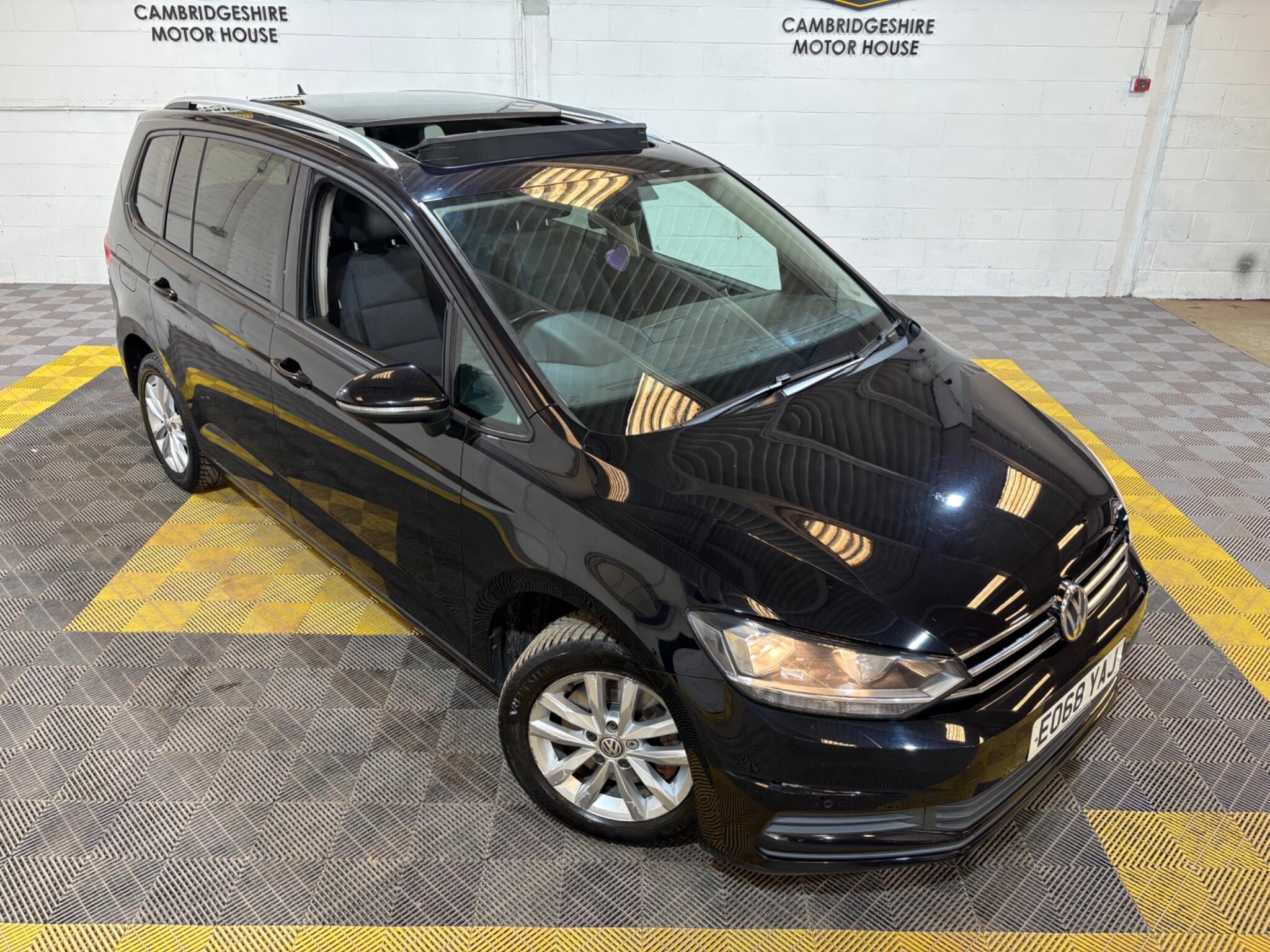 Volkswagen Touran view 18