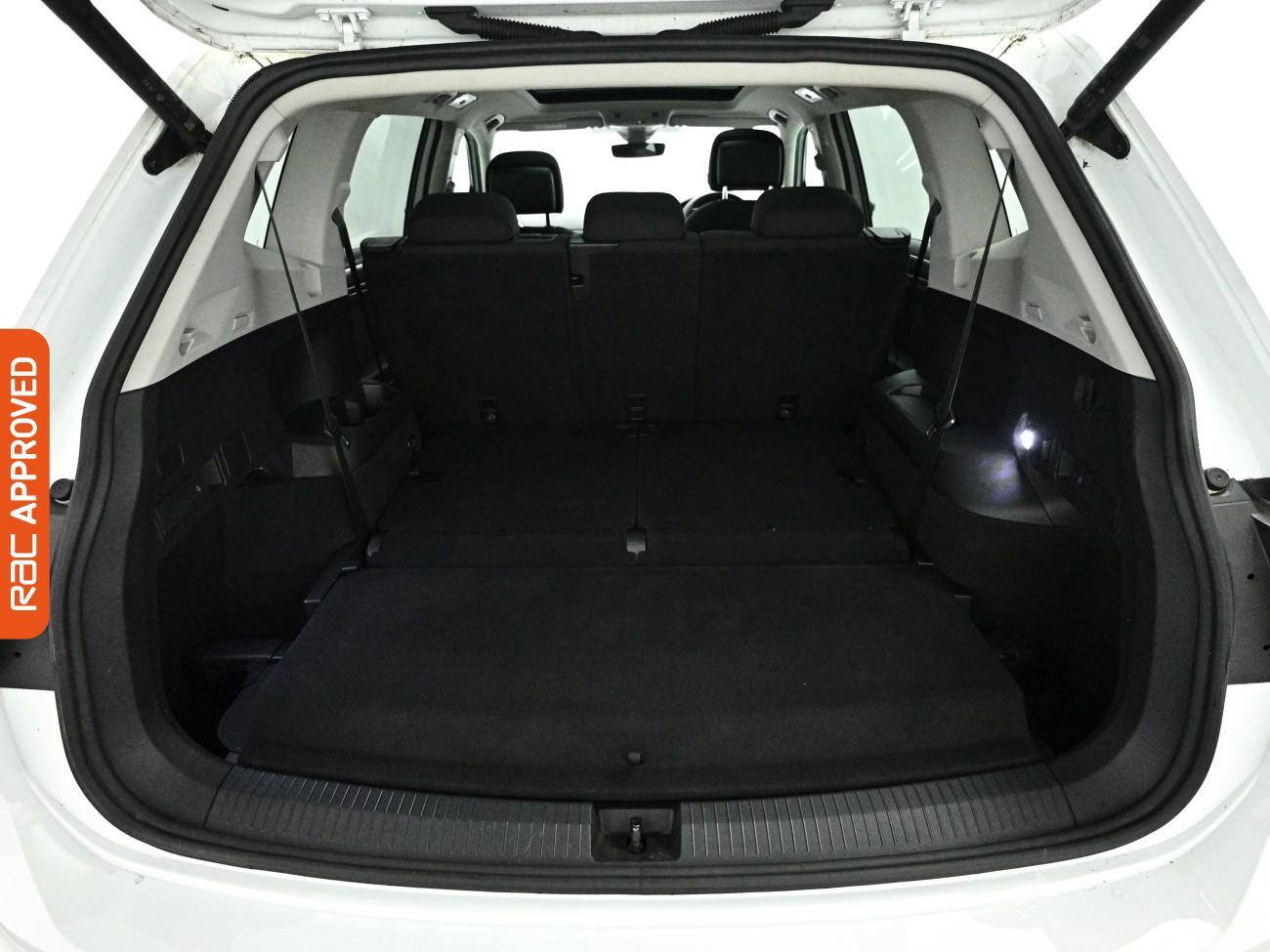 Volkswagen Tiguan Allspace view 12