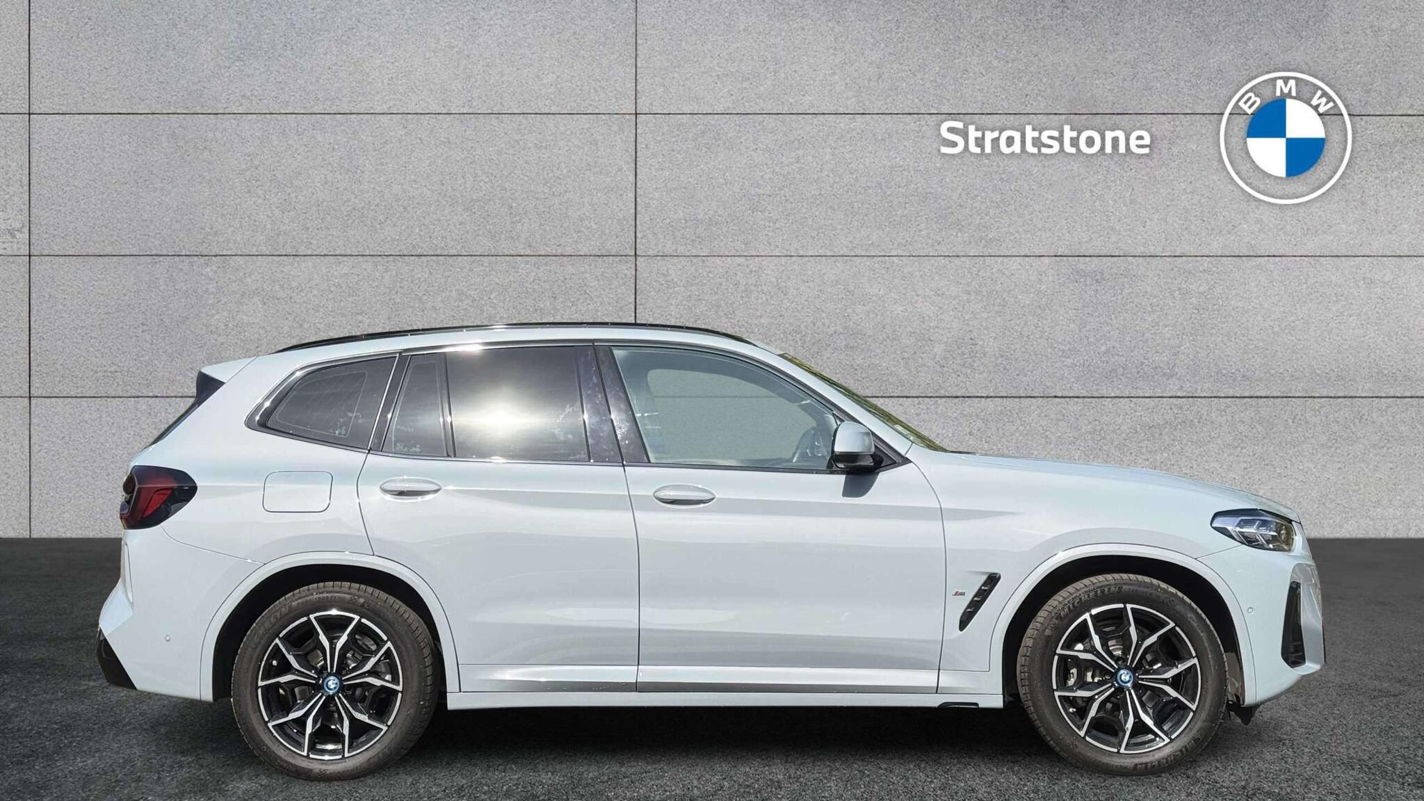 BMW X3 view 3