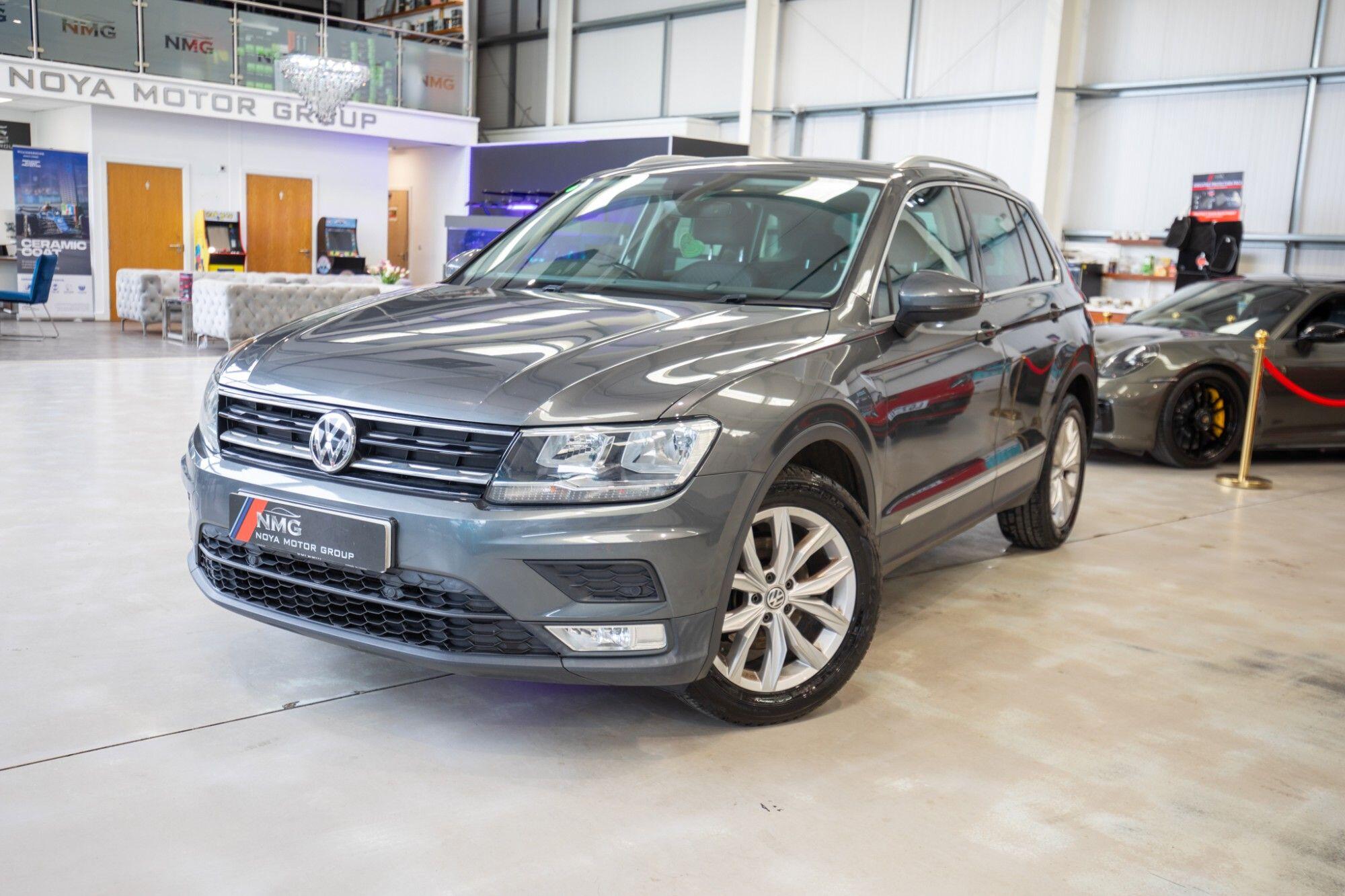 Volkswagen Tiguan view 4