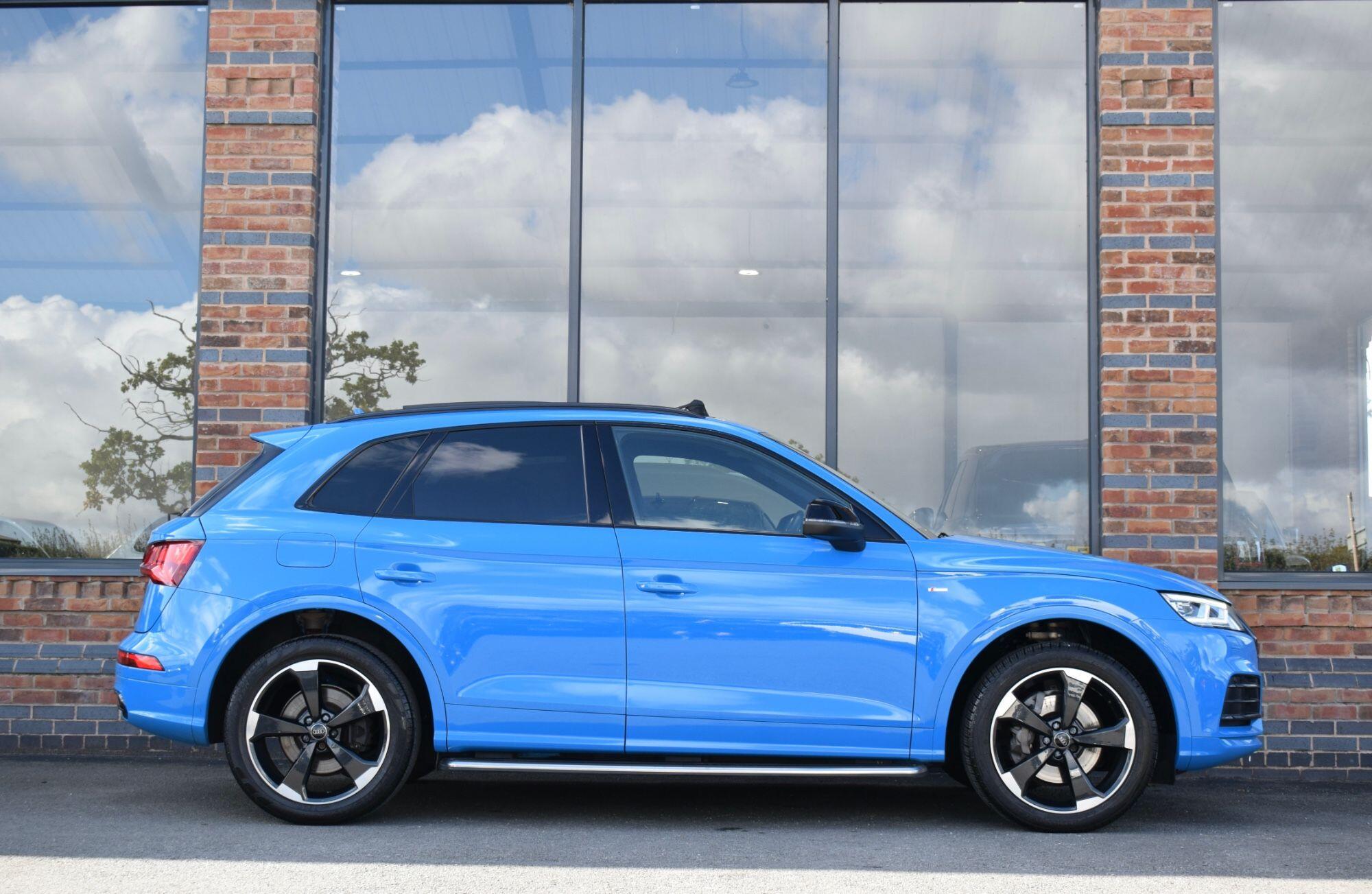 Audi Q5 view 9