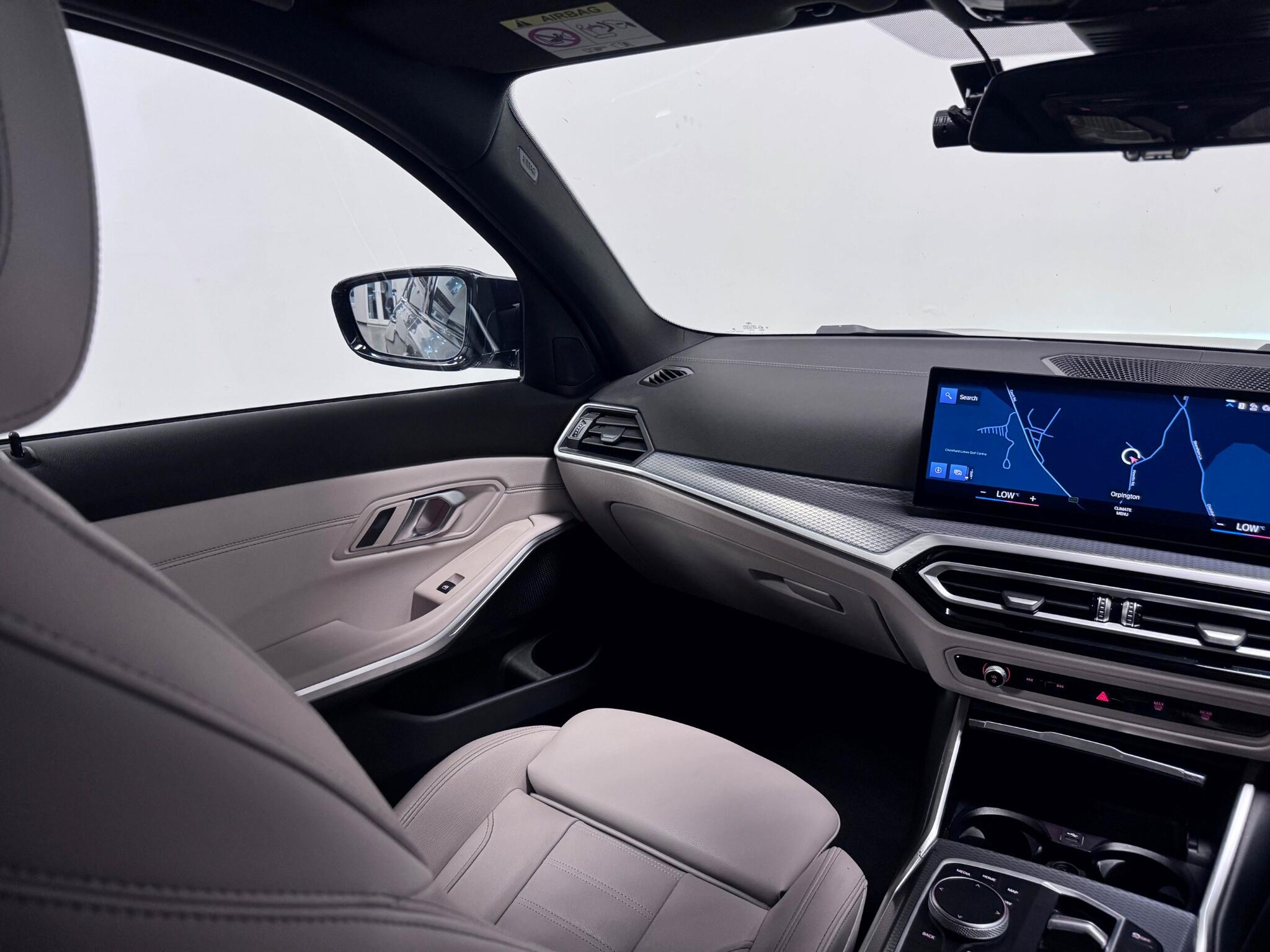 BMW 3 Series view 29