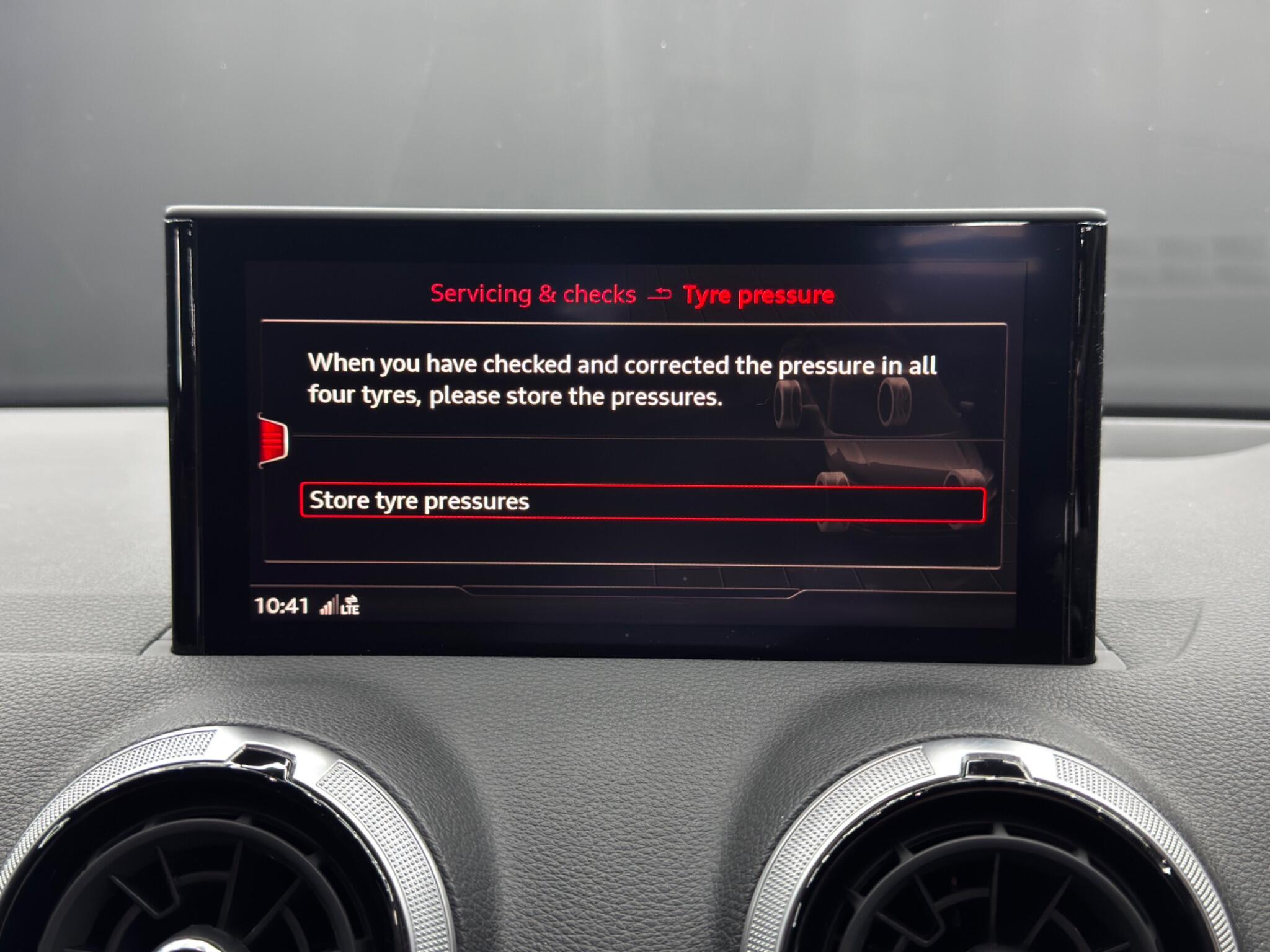 Audi Q2 view 36