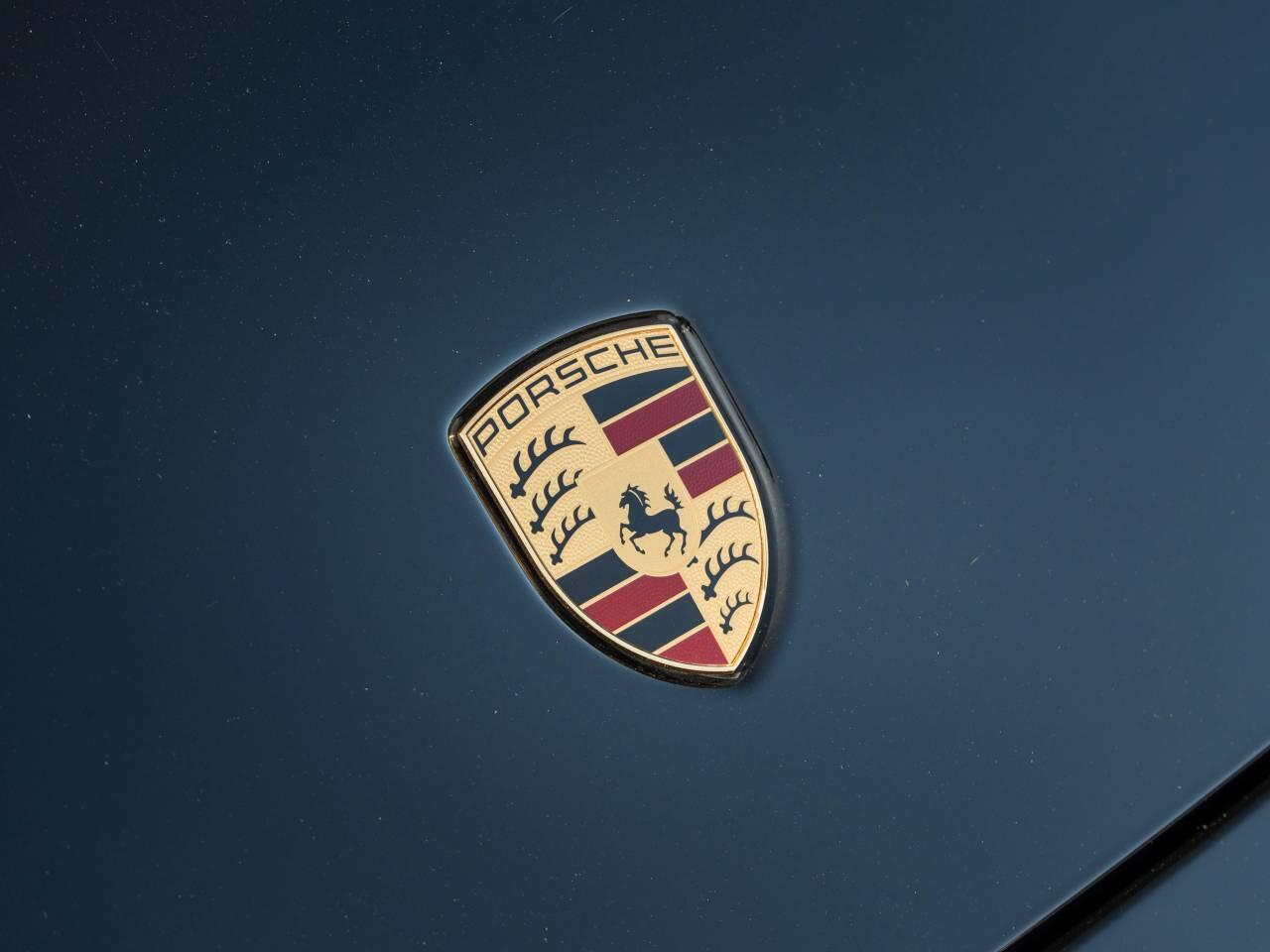 Porsche 911 view 39