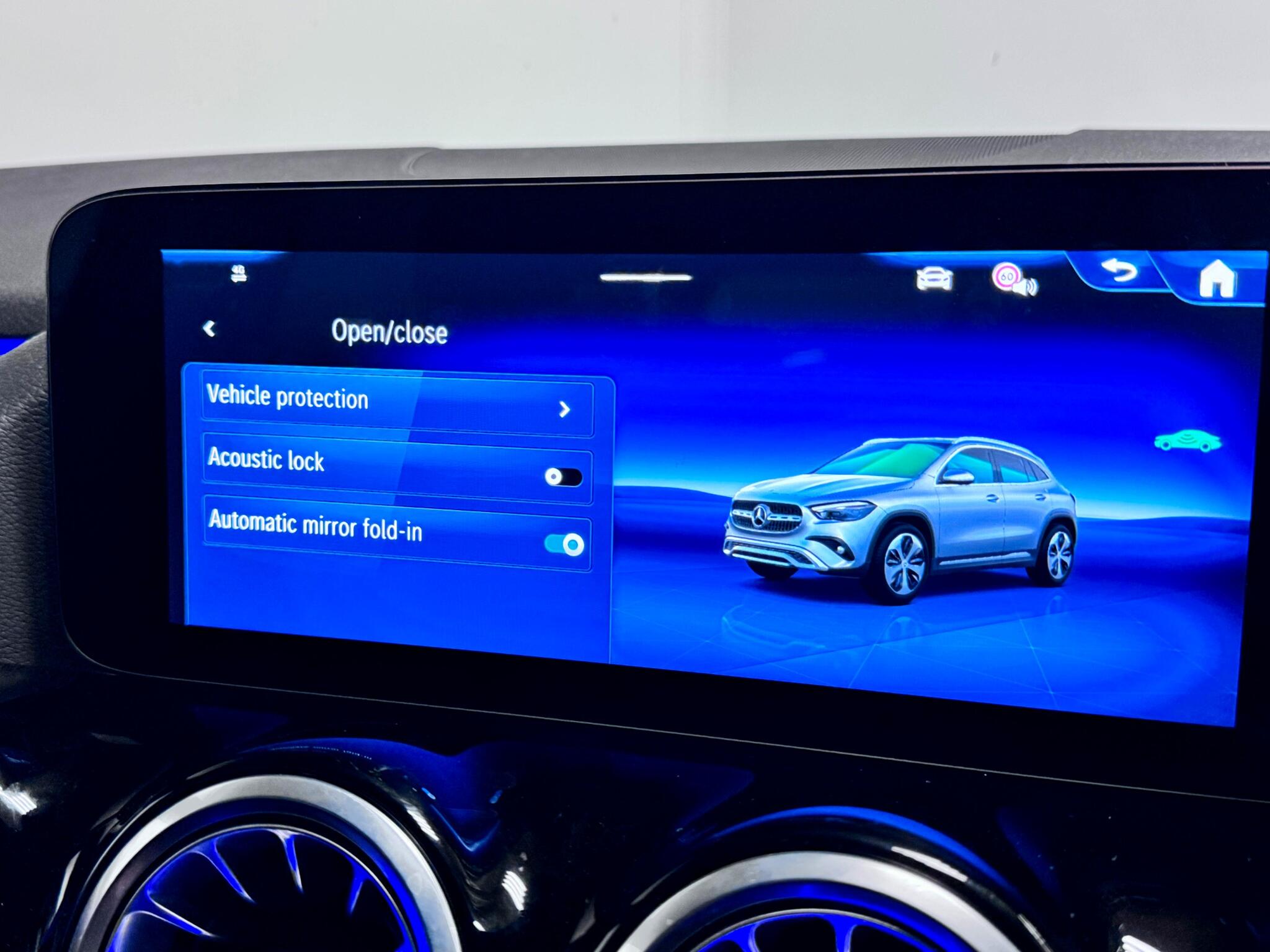 Mercedes-Benz Gla view 54