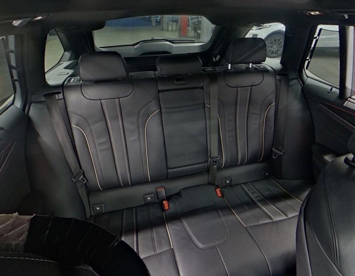 BMW 5 Series view 6