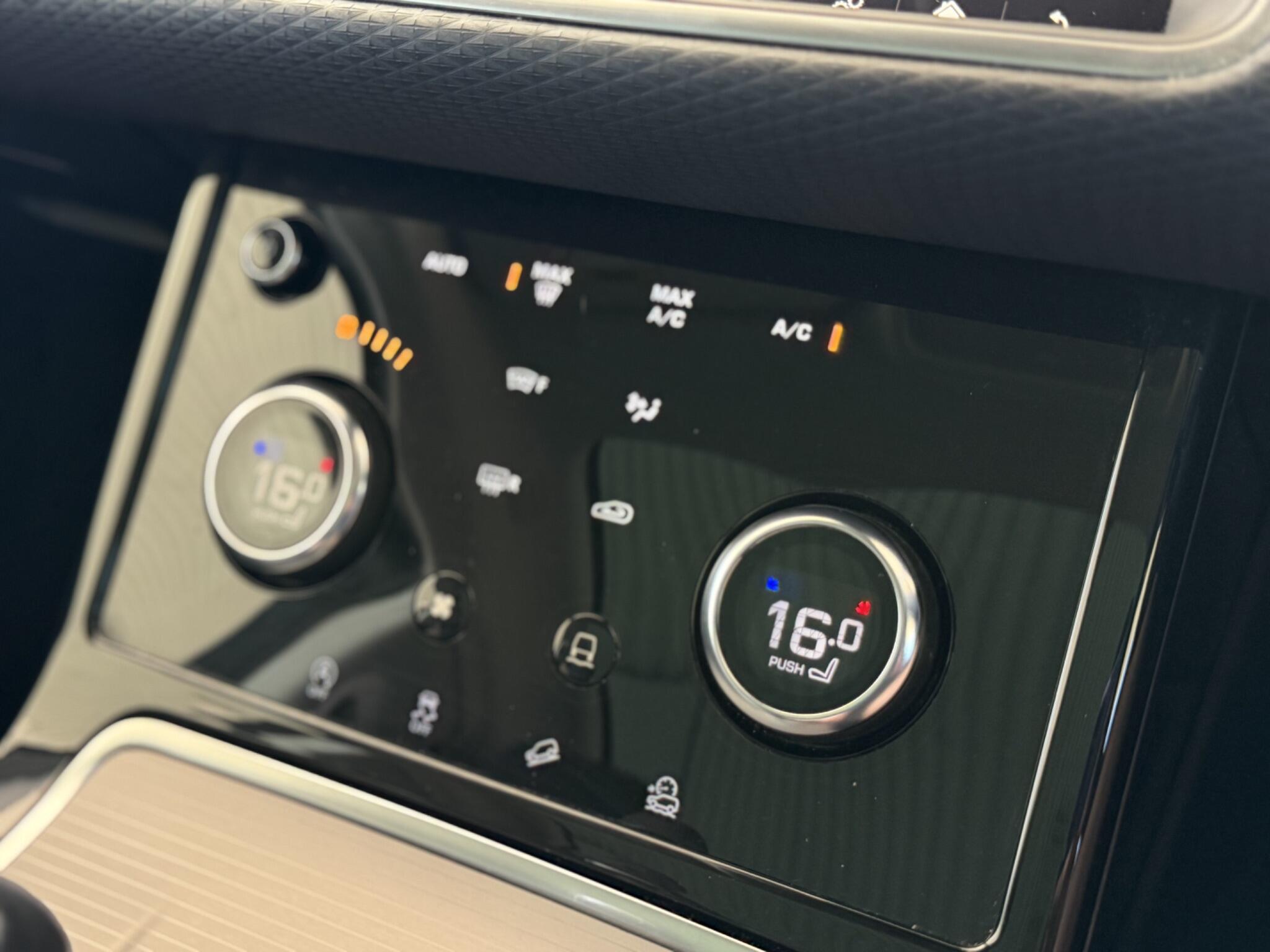 Land Rover Range Rover Evoque view 23