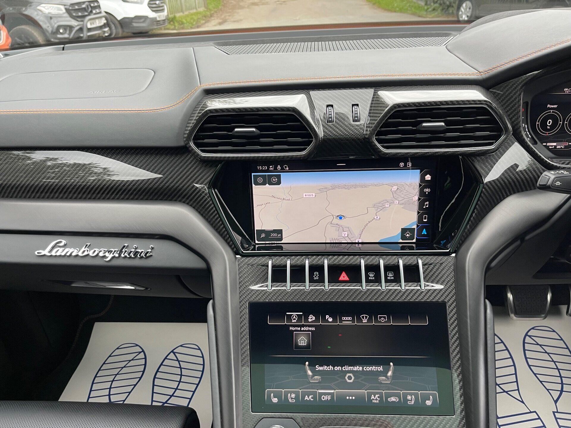 Lamborghini Urus view 58