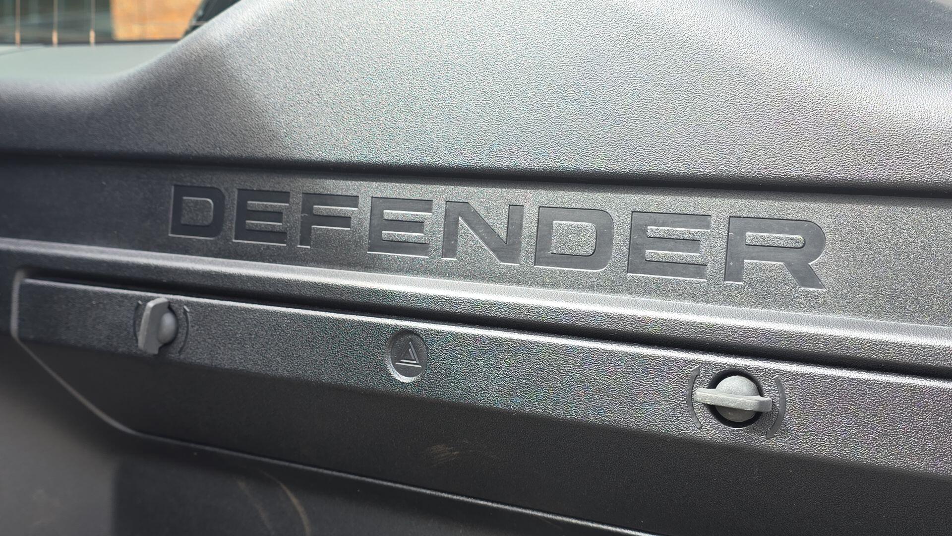 Land Rover Defender view 23