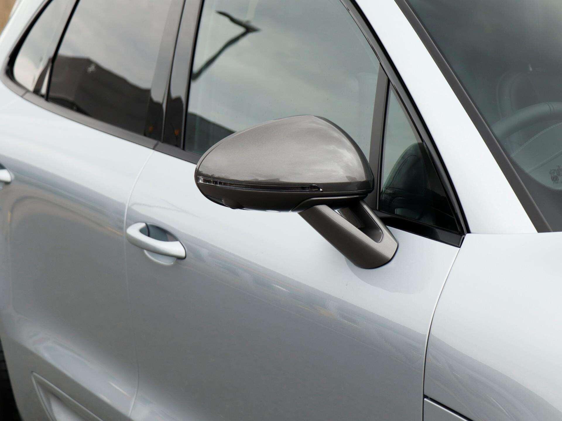 Porsche Macan view 34