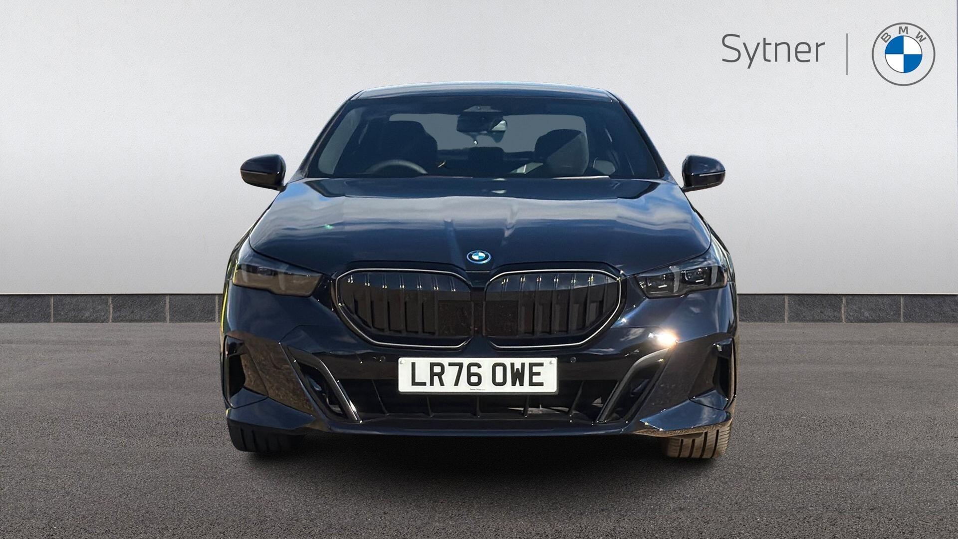 BMW 5 Series view 16