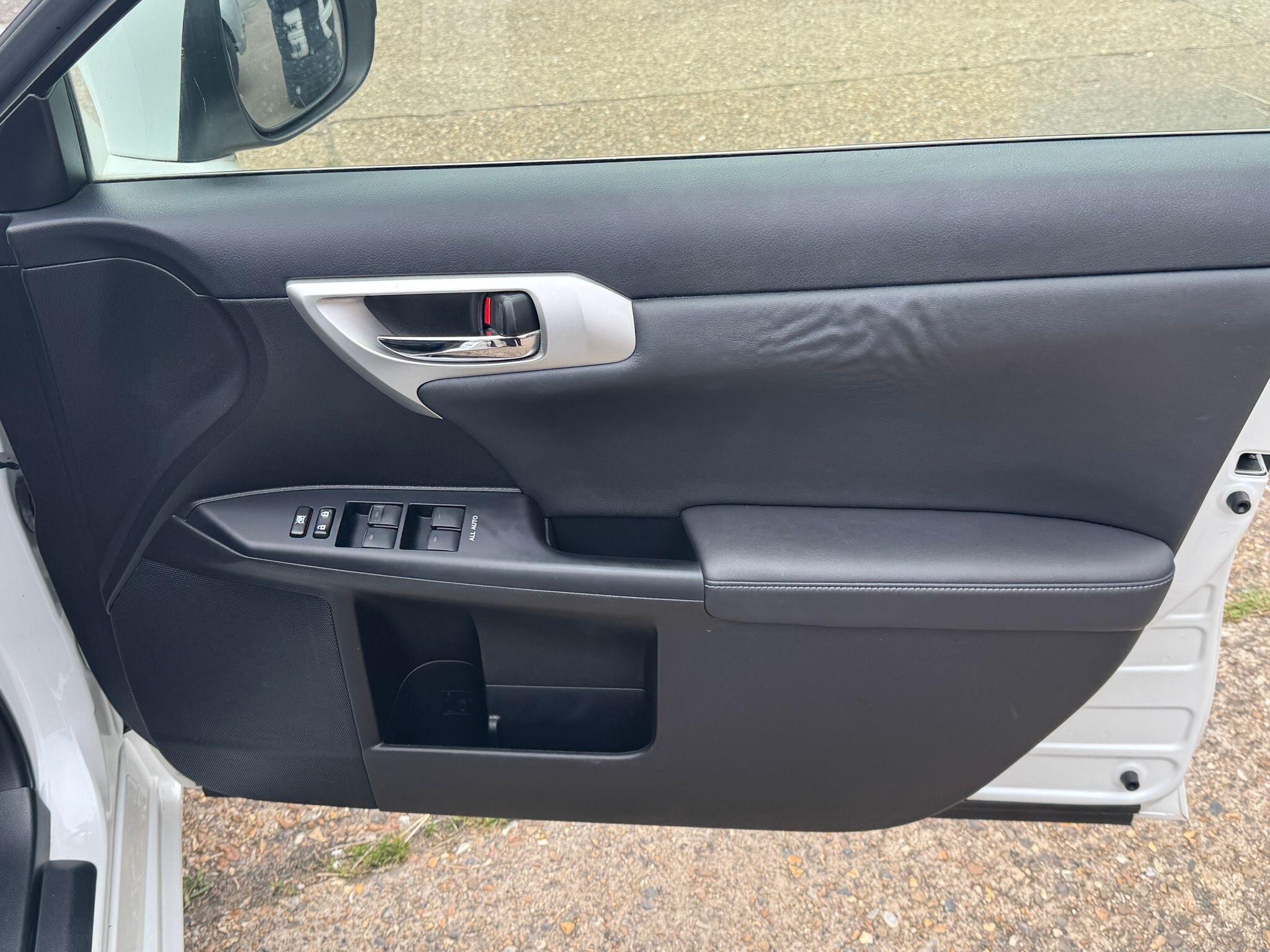 Lexus CT view 32