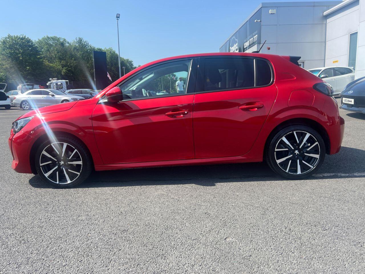 Peugeot 208 view 3