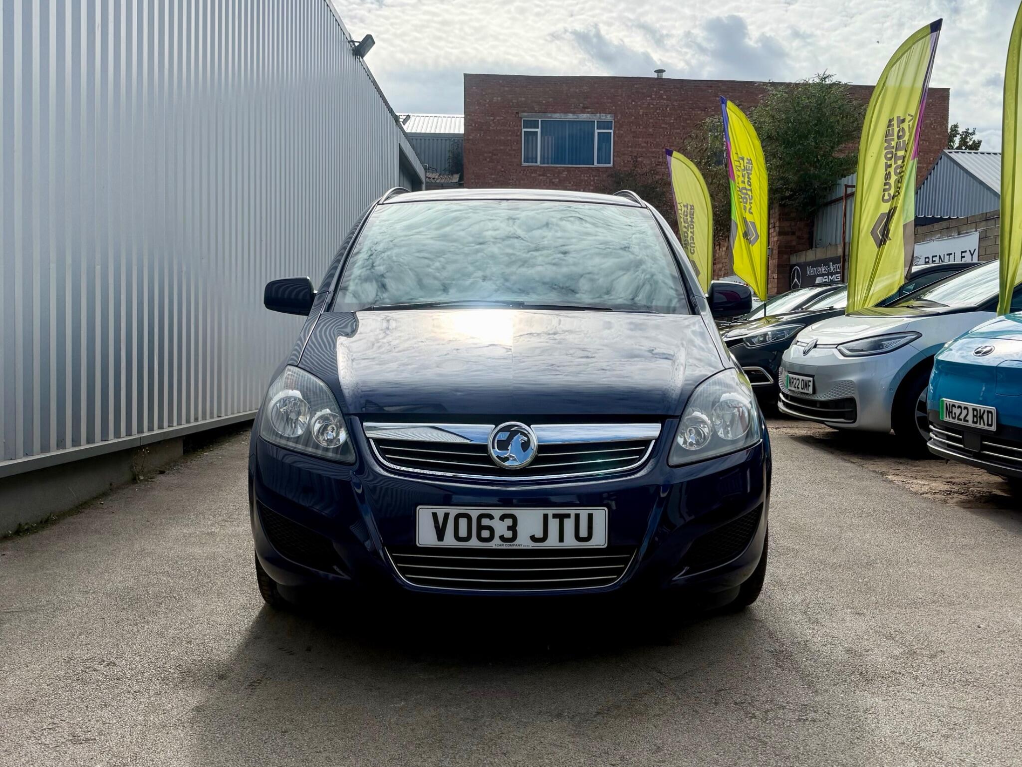 Vauxhall Zafira view 2