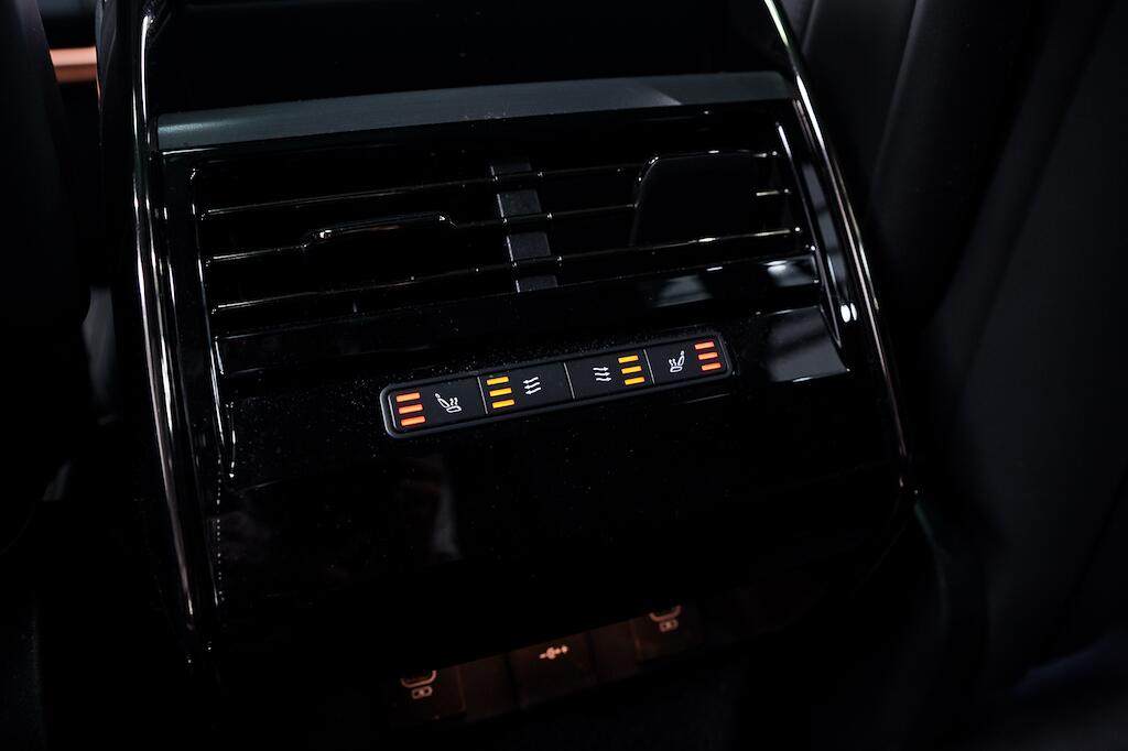 Land Rover Range Rover Sport view 16