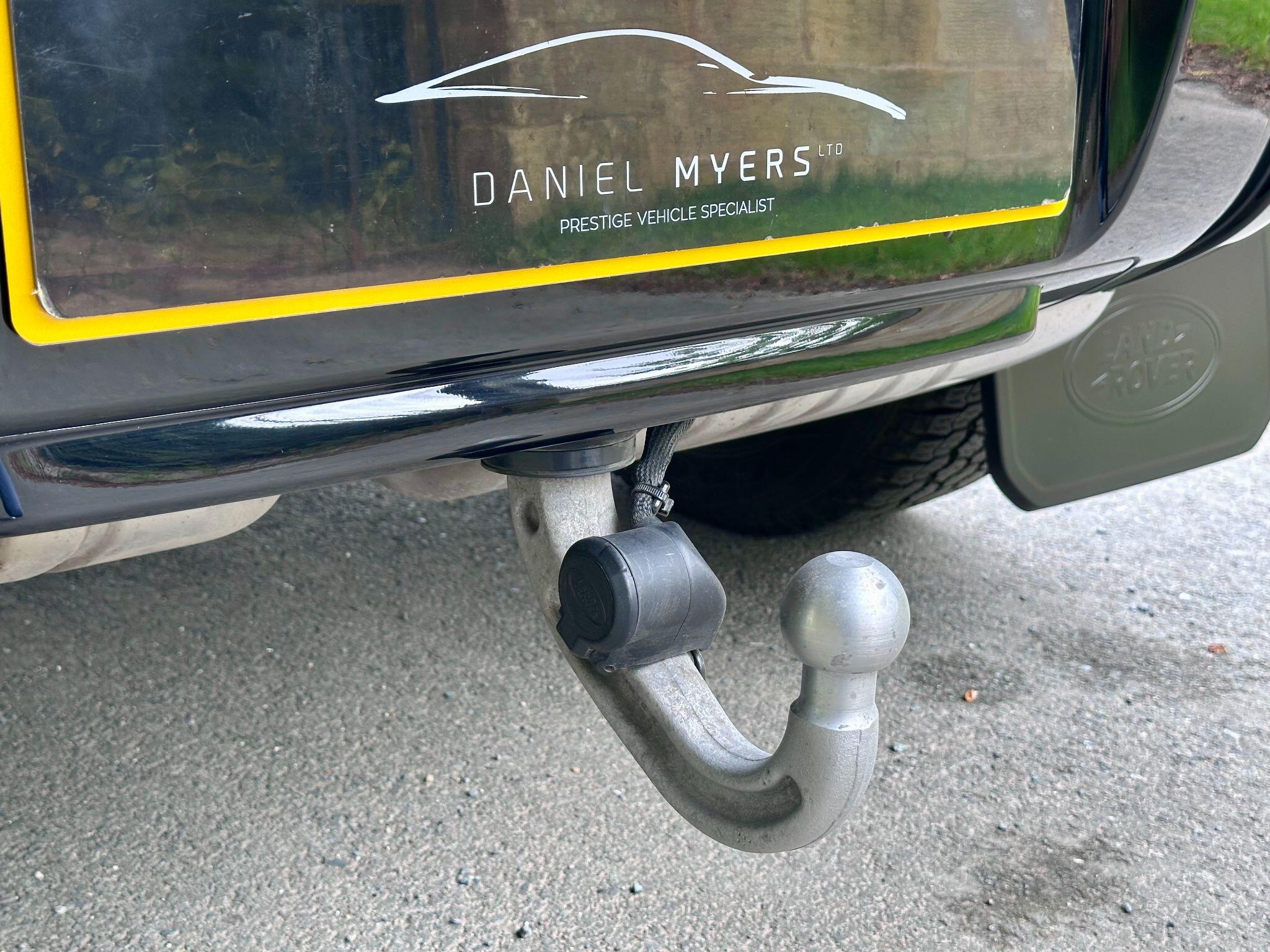 Land Rover Defender 90 view 36